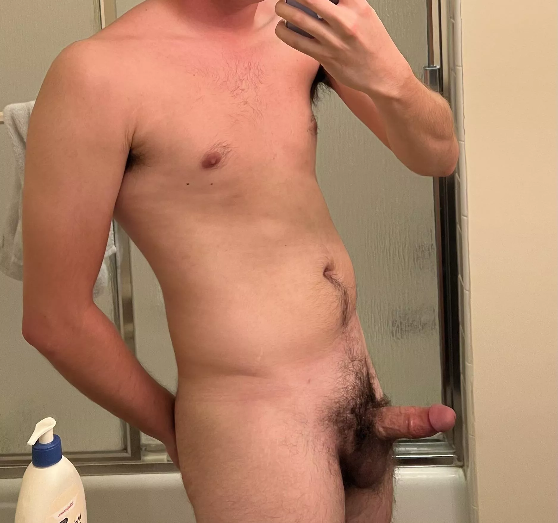 Any ladies here looking for a chubby college guy? Totally not sucking it in here ðŸ˜‚