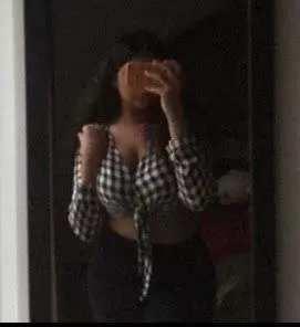 Mirror picture, her figure is insane