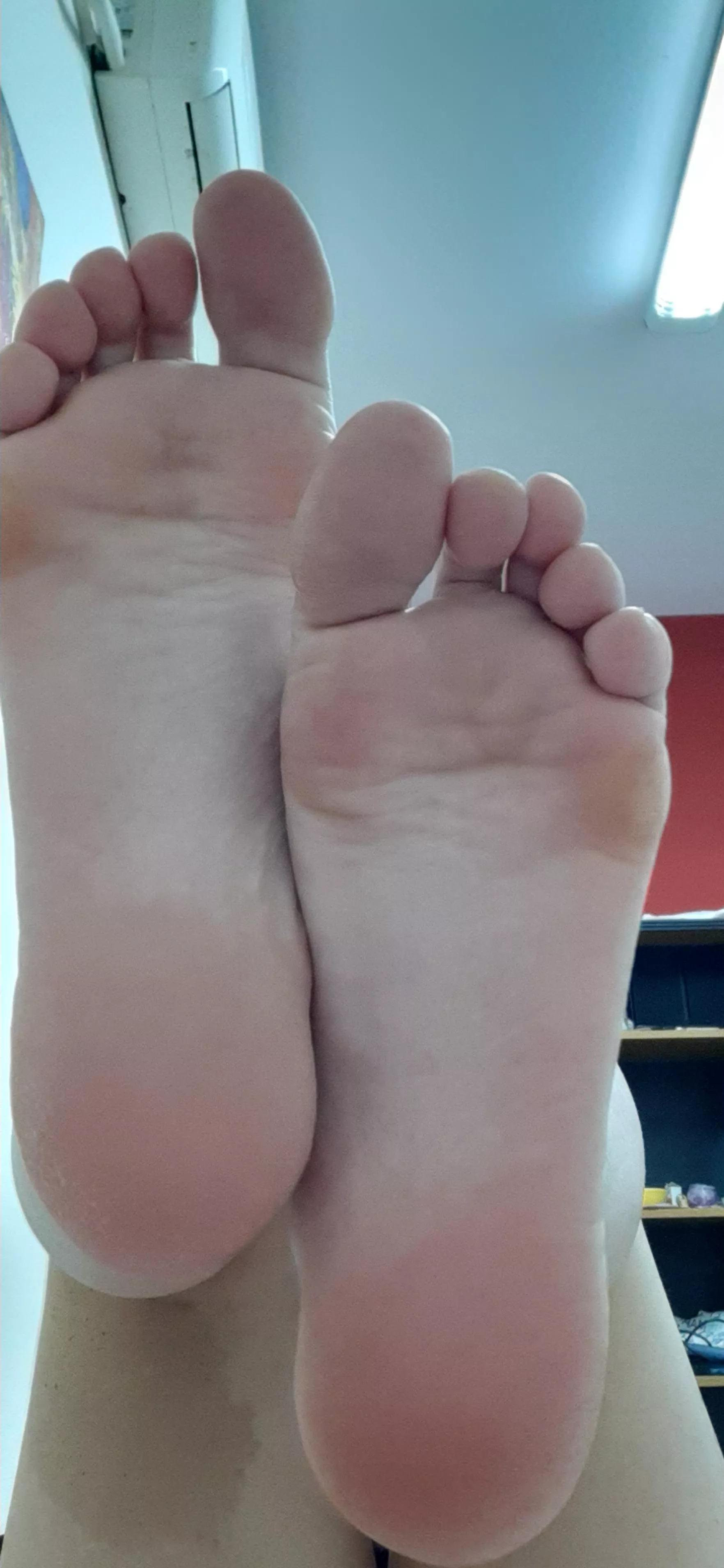 Do you want to see me suck my feet?