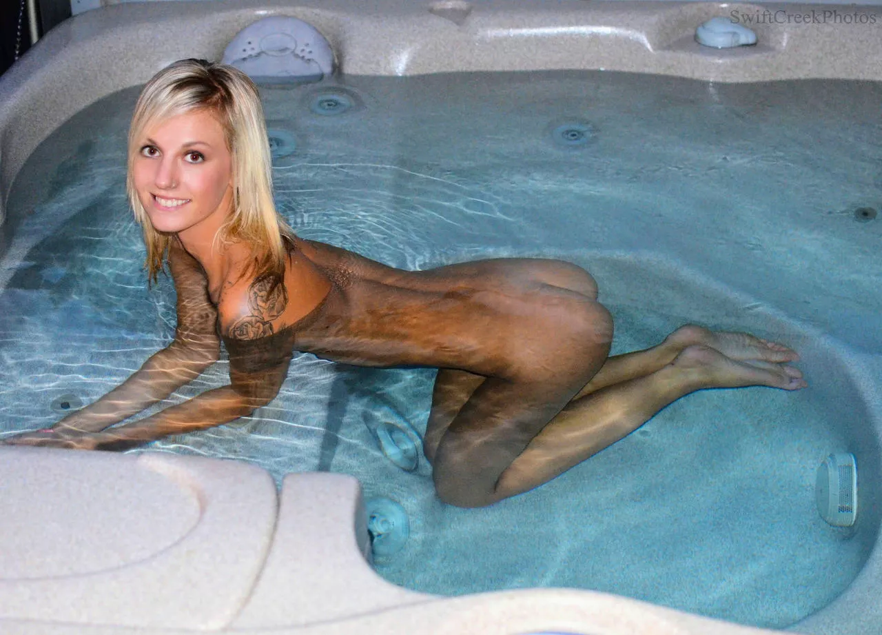 Hottub Hottie