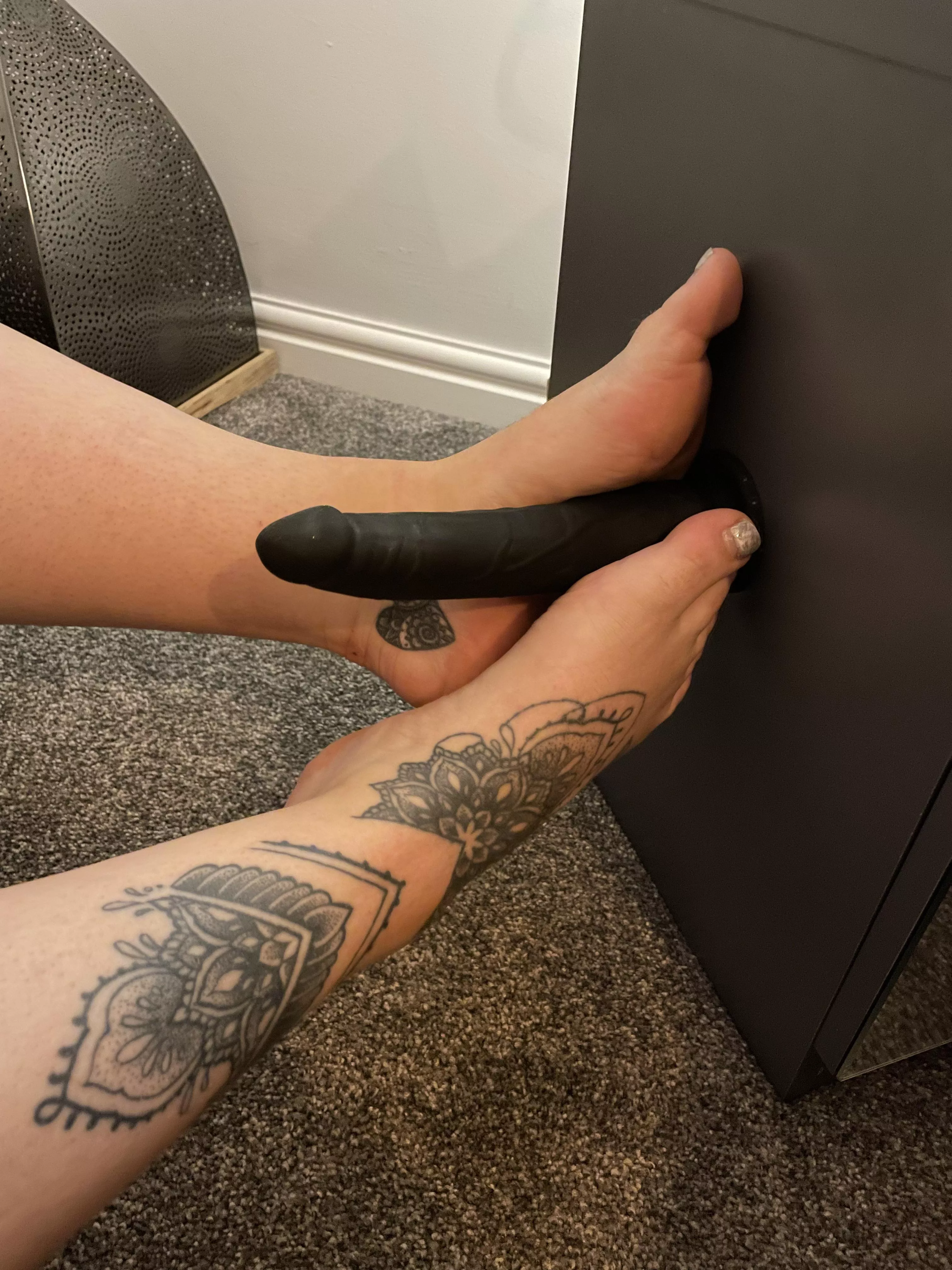 Love playing around with my huge dildo 😍