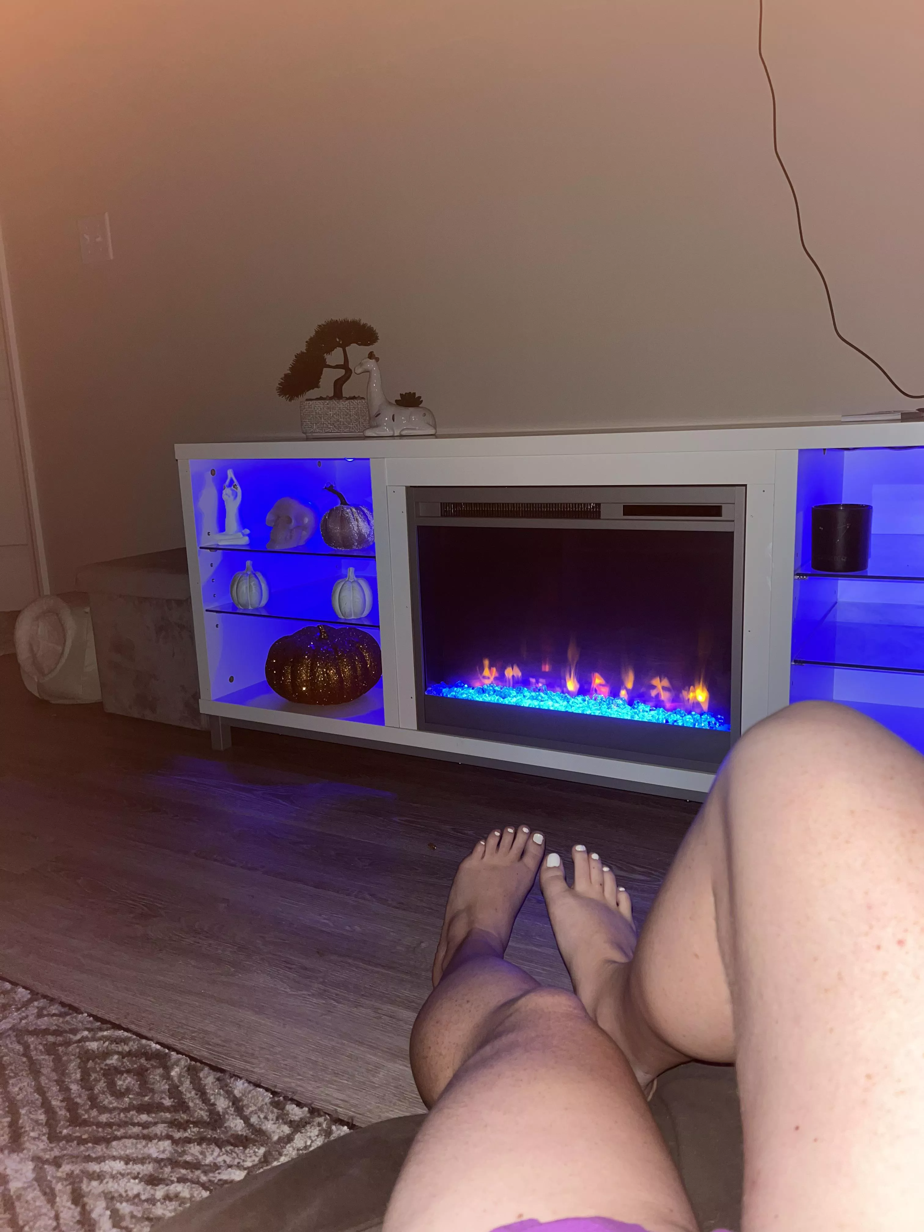 warming my pretty legs up 🔥