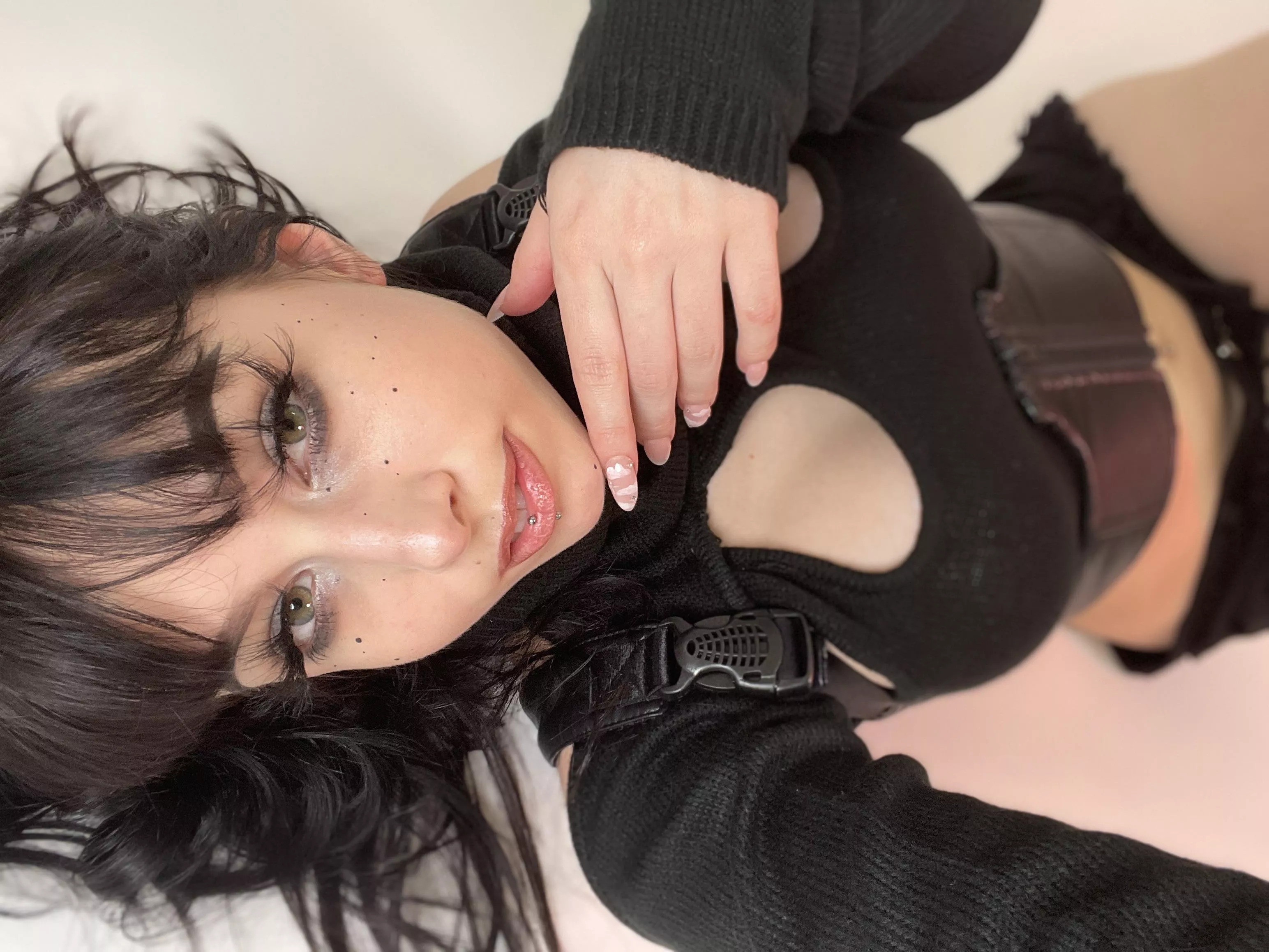 you looked like you needed a goth cutie on your feed :3 [f]