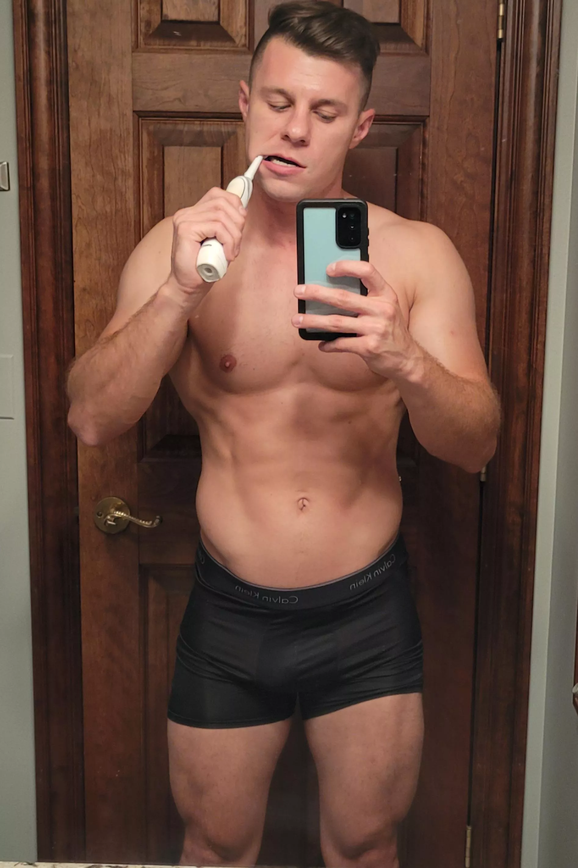 Getting ready for cardio in bed, dress appropriately [M]