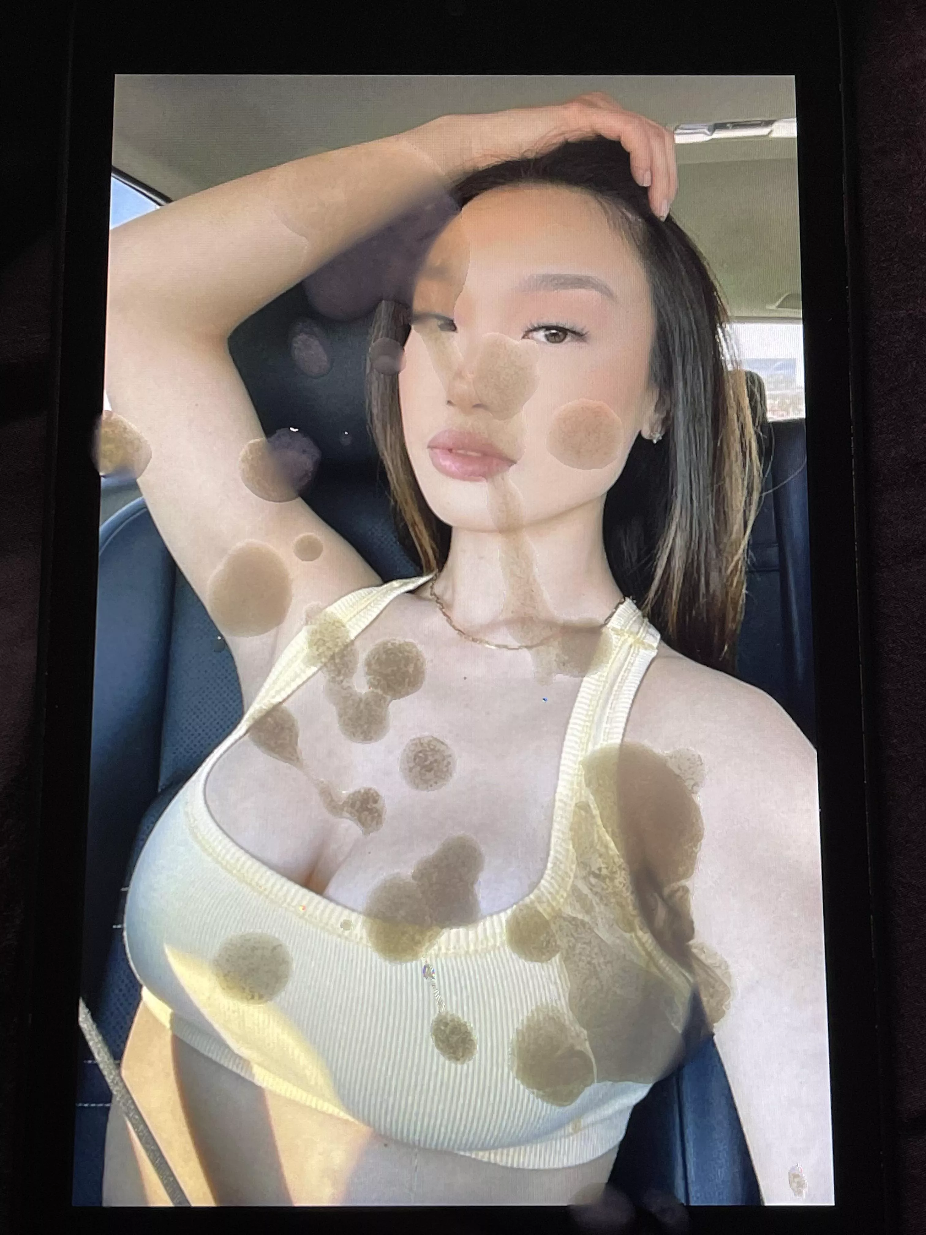 Huge cumtribute for this baddie.