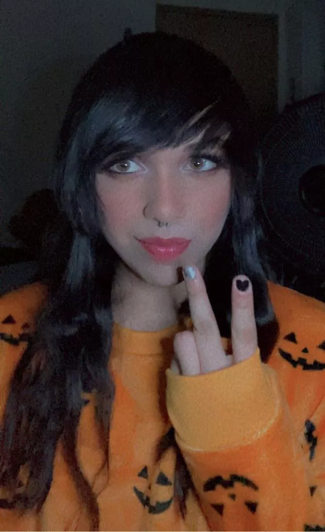 I love this sweater ðŸ–¤ðŸ§¡