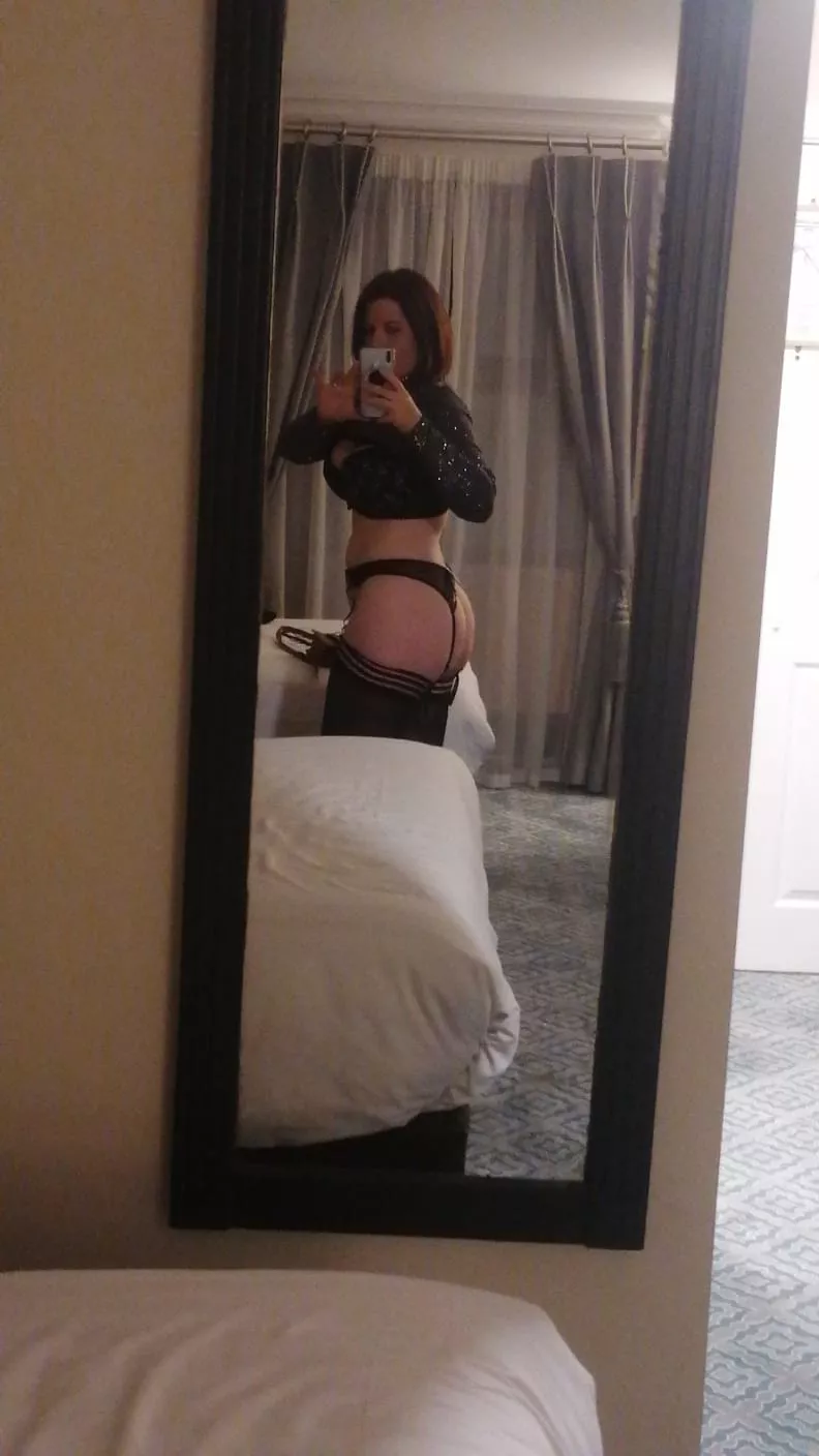 looking to cam with pics of wife. dm me