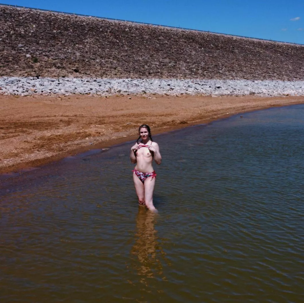 Showing off my tiny titties at the lake ðŸ’ â˜€ï¸