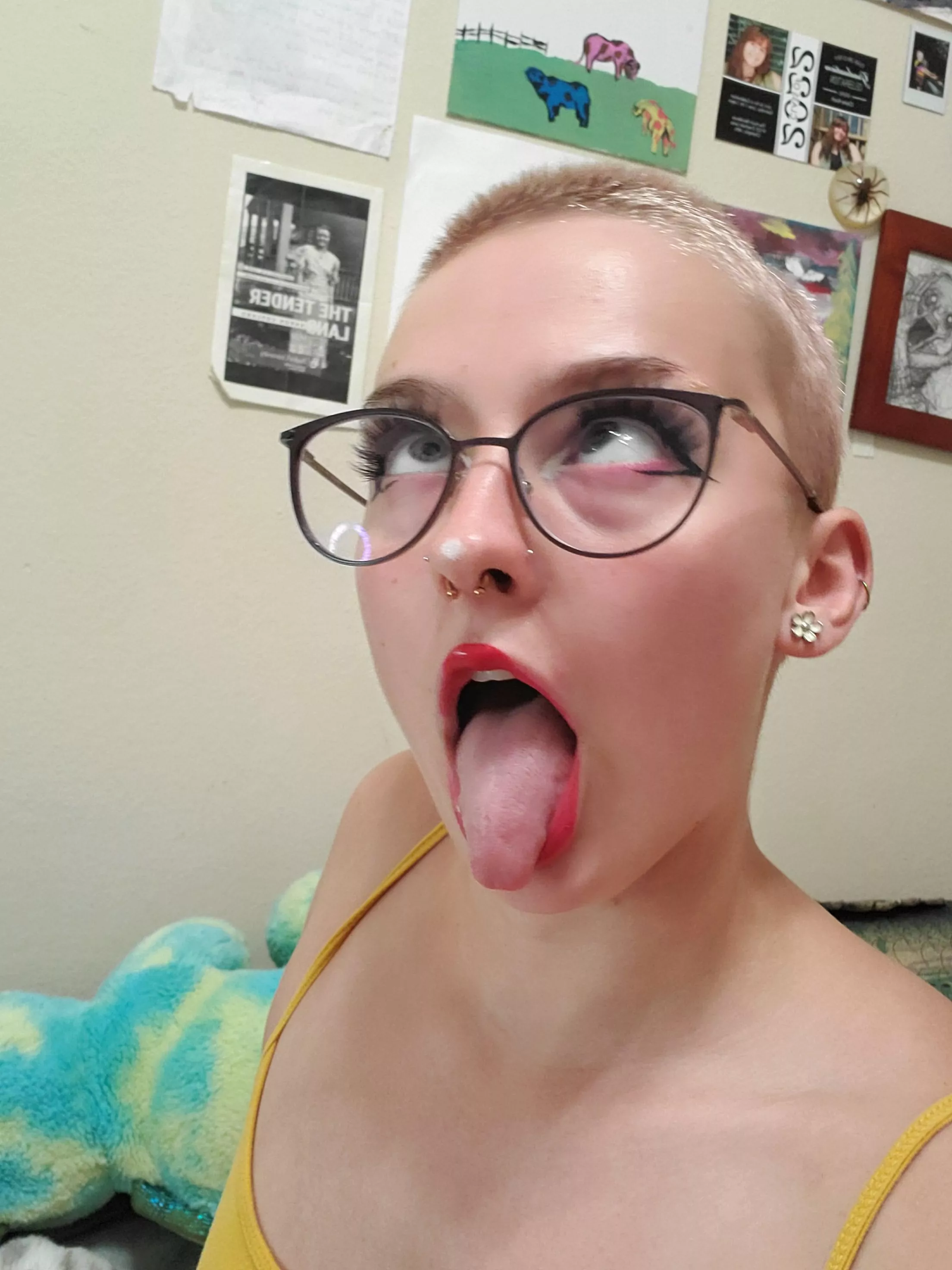 Teen model Lizzy is online! @Lizzythepetitegirl