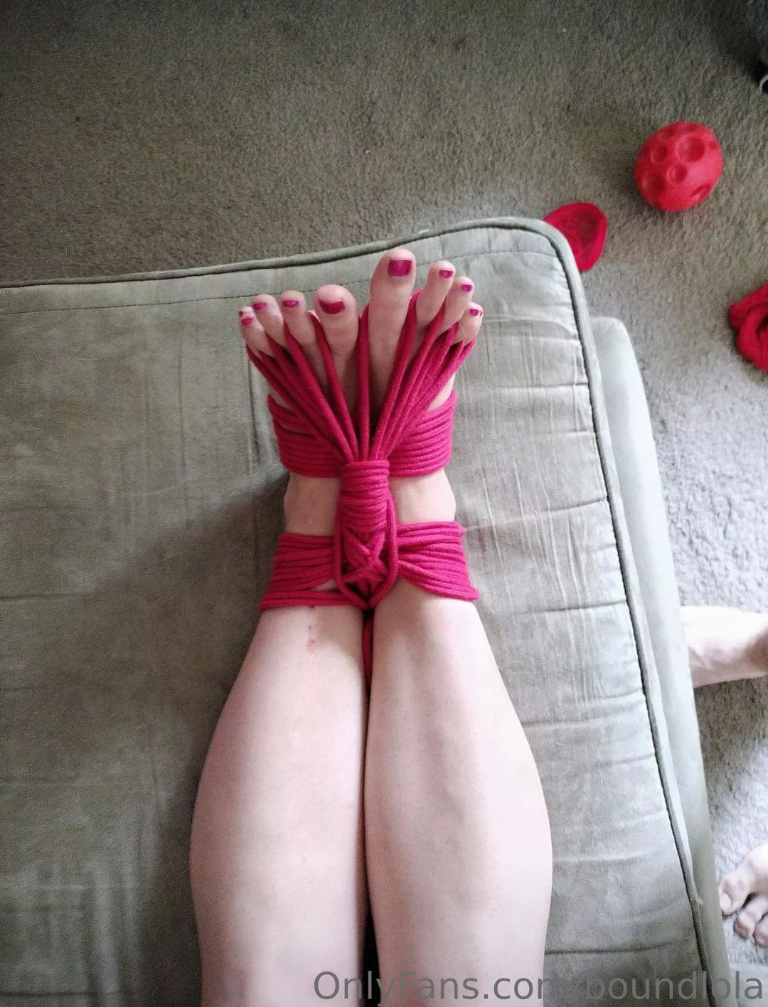 we have a thing for toe bondage