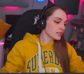 Who is this streamer? She looks very familiar but I can't tell