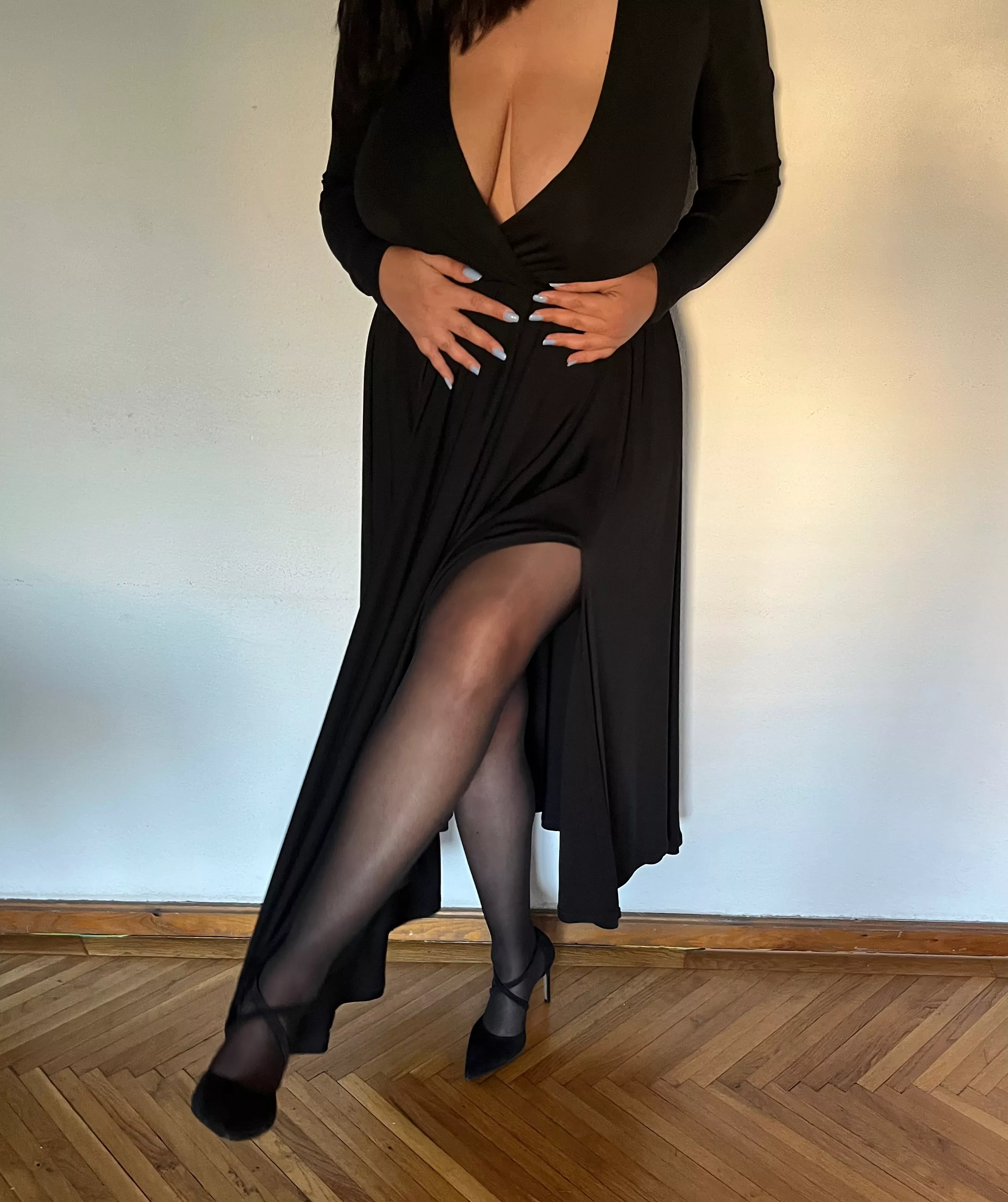 Elegance and huge boobs can coexist