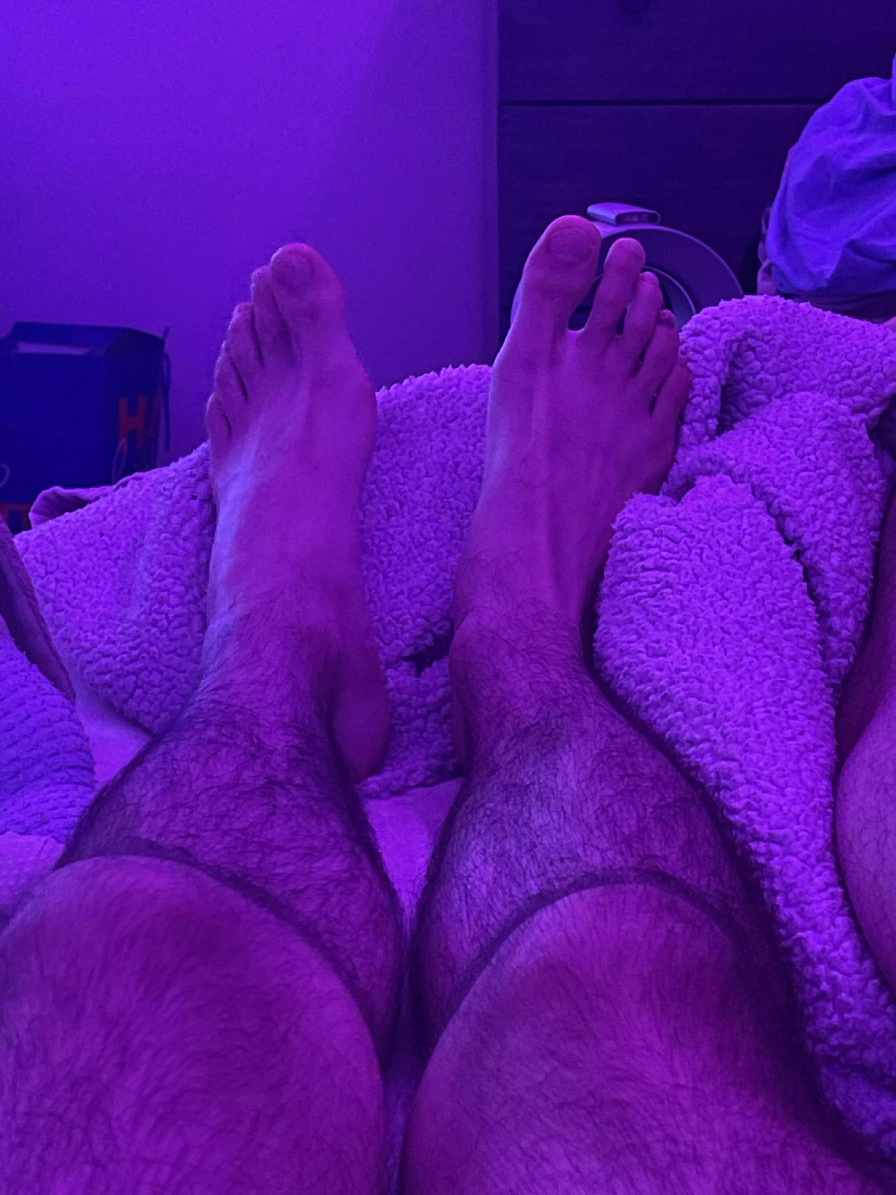 Hairy legs and smooth feet