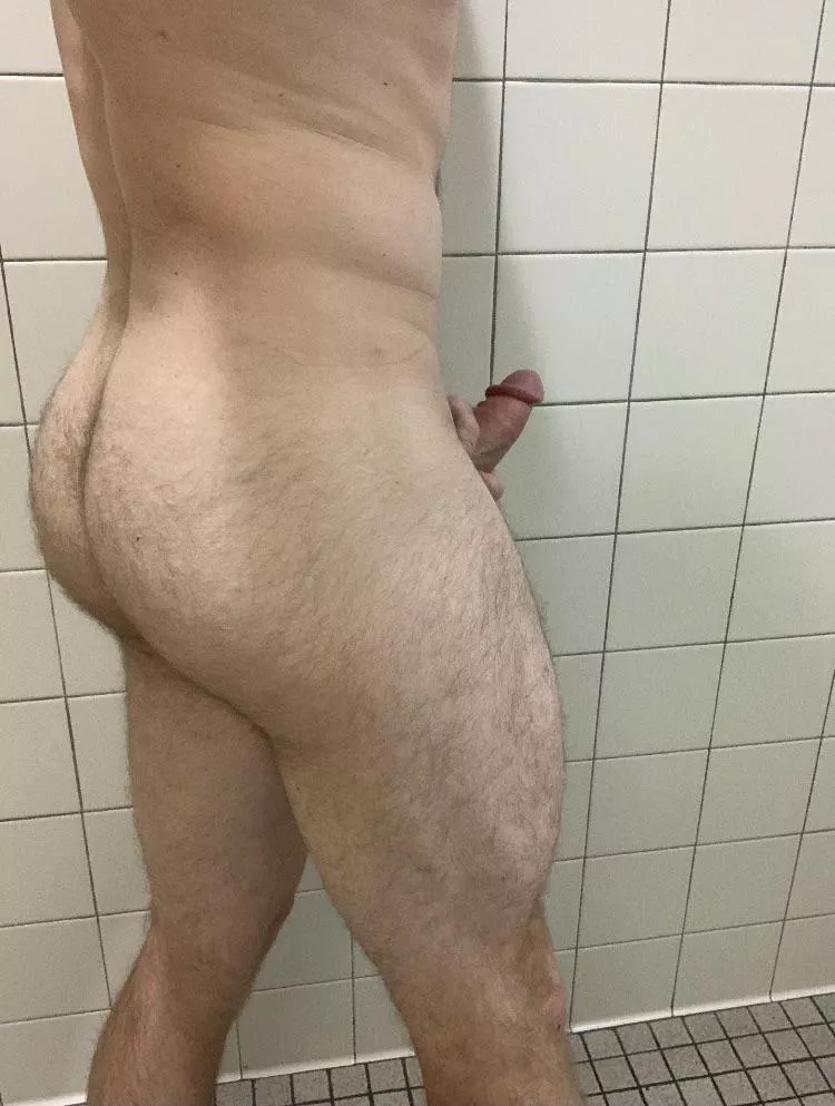 Heres my hairy bubnle butt