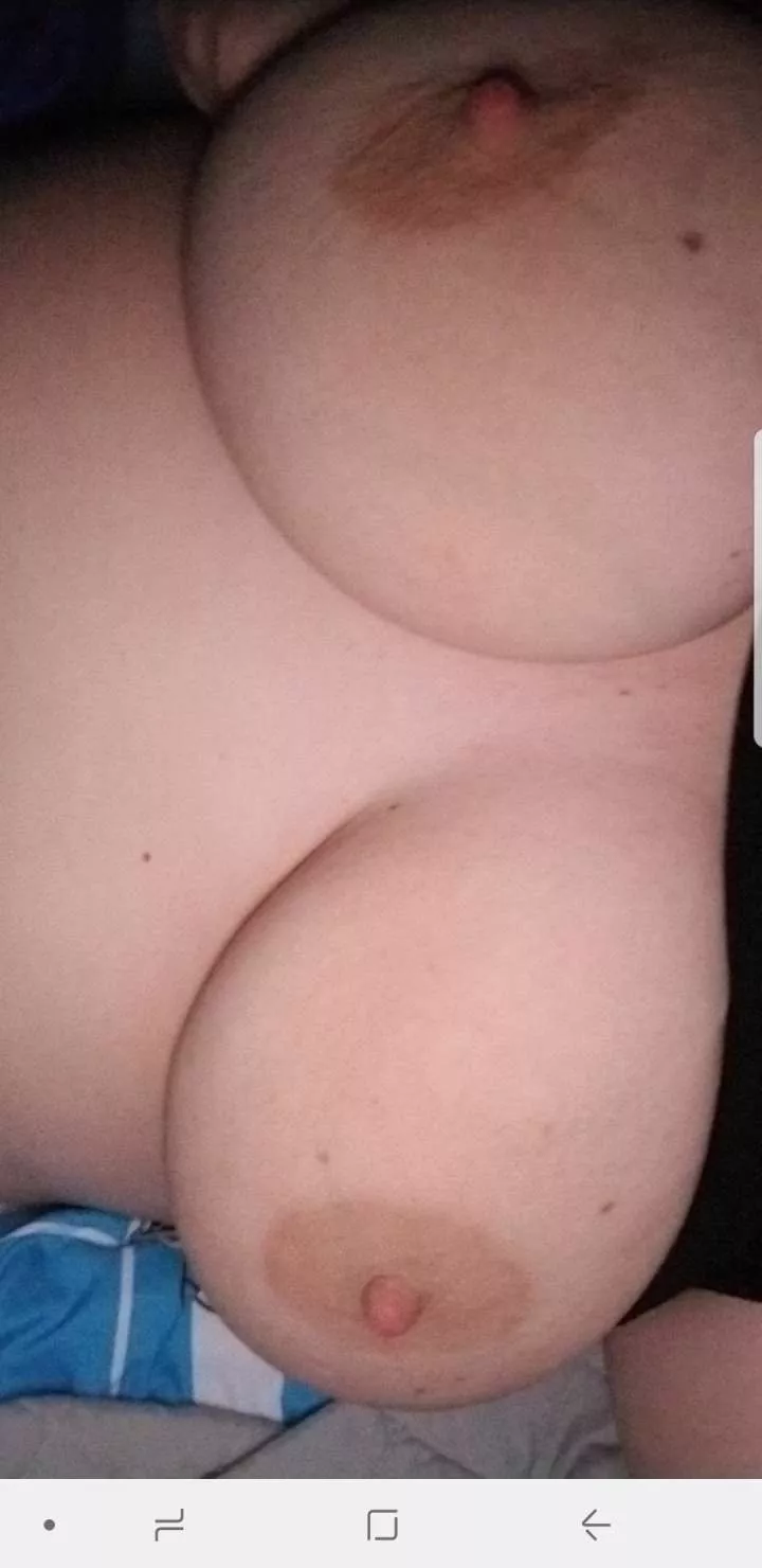 make my last couple hours of work go by faster please lol. sharing my thick wife for your wife or gf. big tits++ big ass+++ Kik iowacouple47 or on here