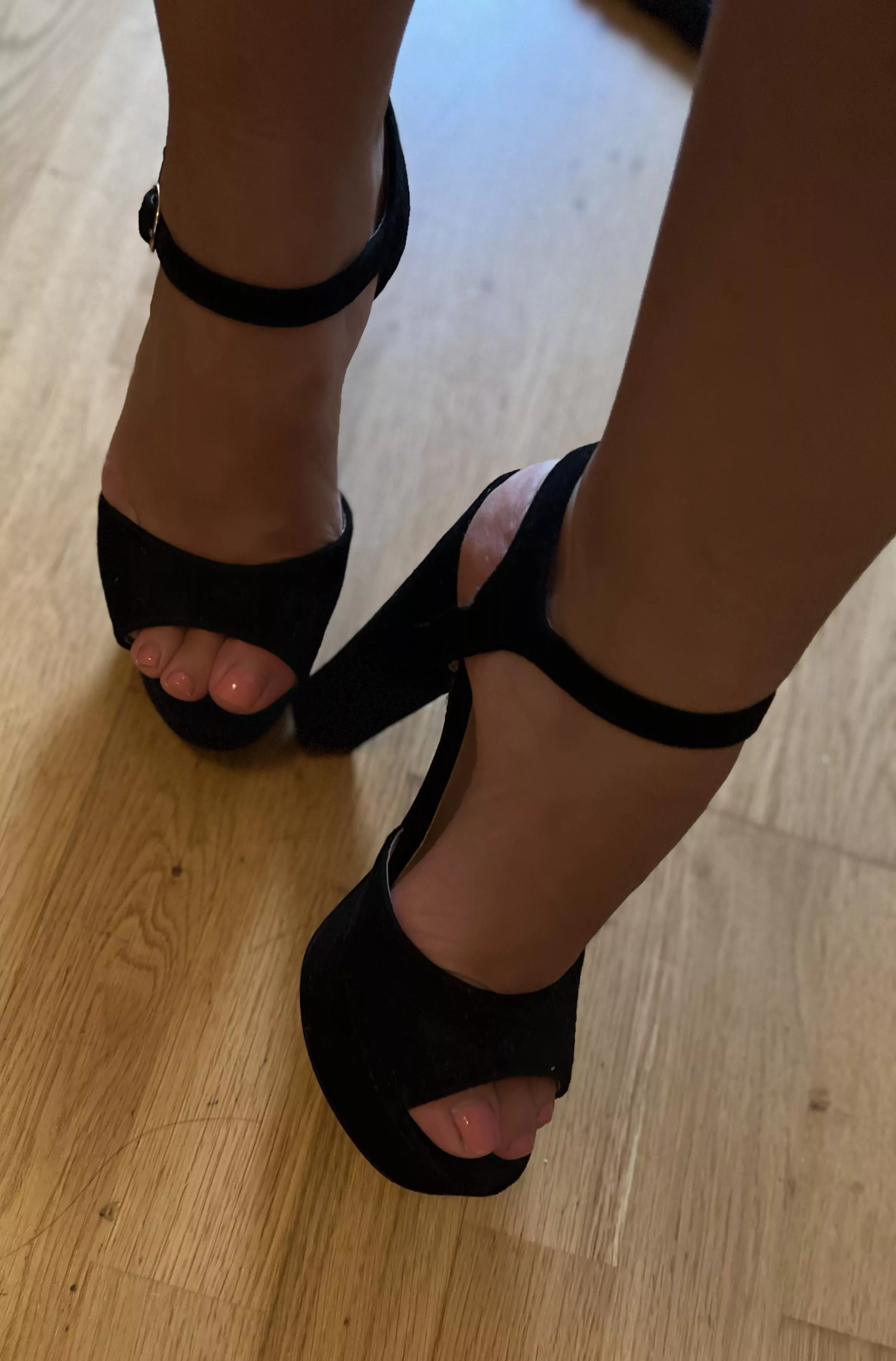 Would you suck my toes?🥵