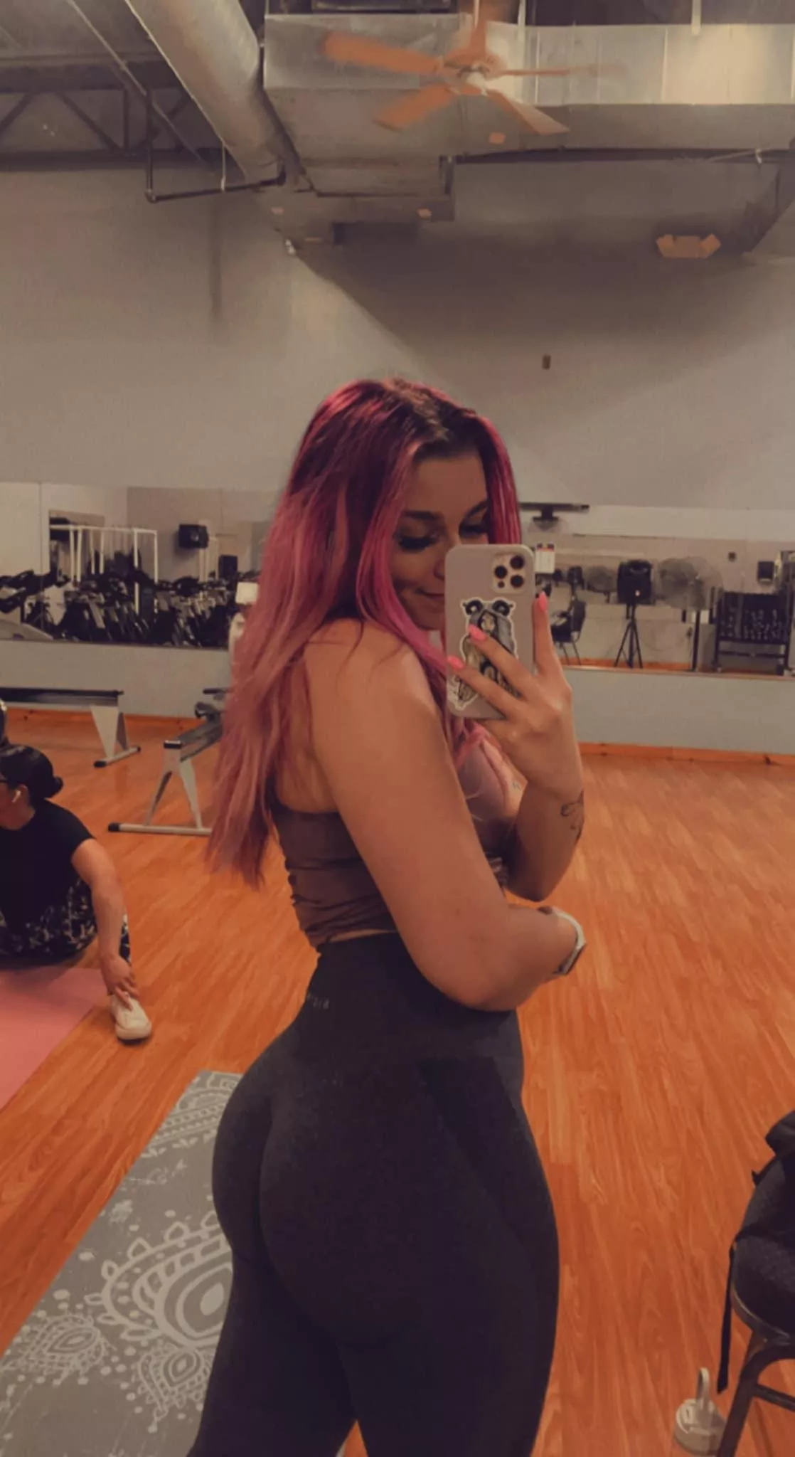 I wish I went to her gym..