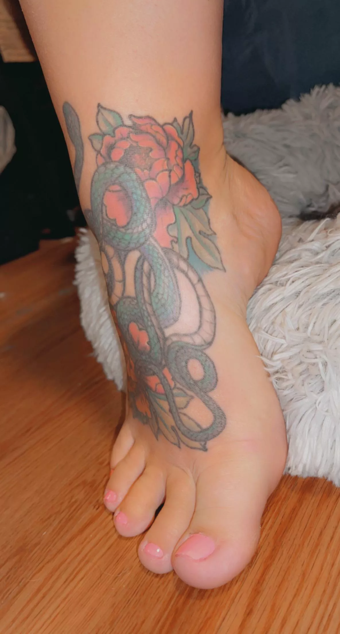 More tattooed feet. How do you like my pedicure I got today?