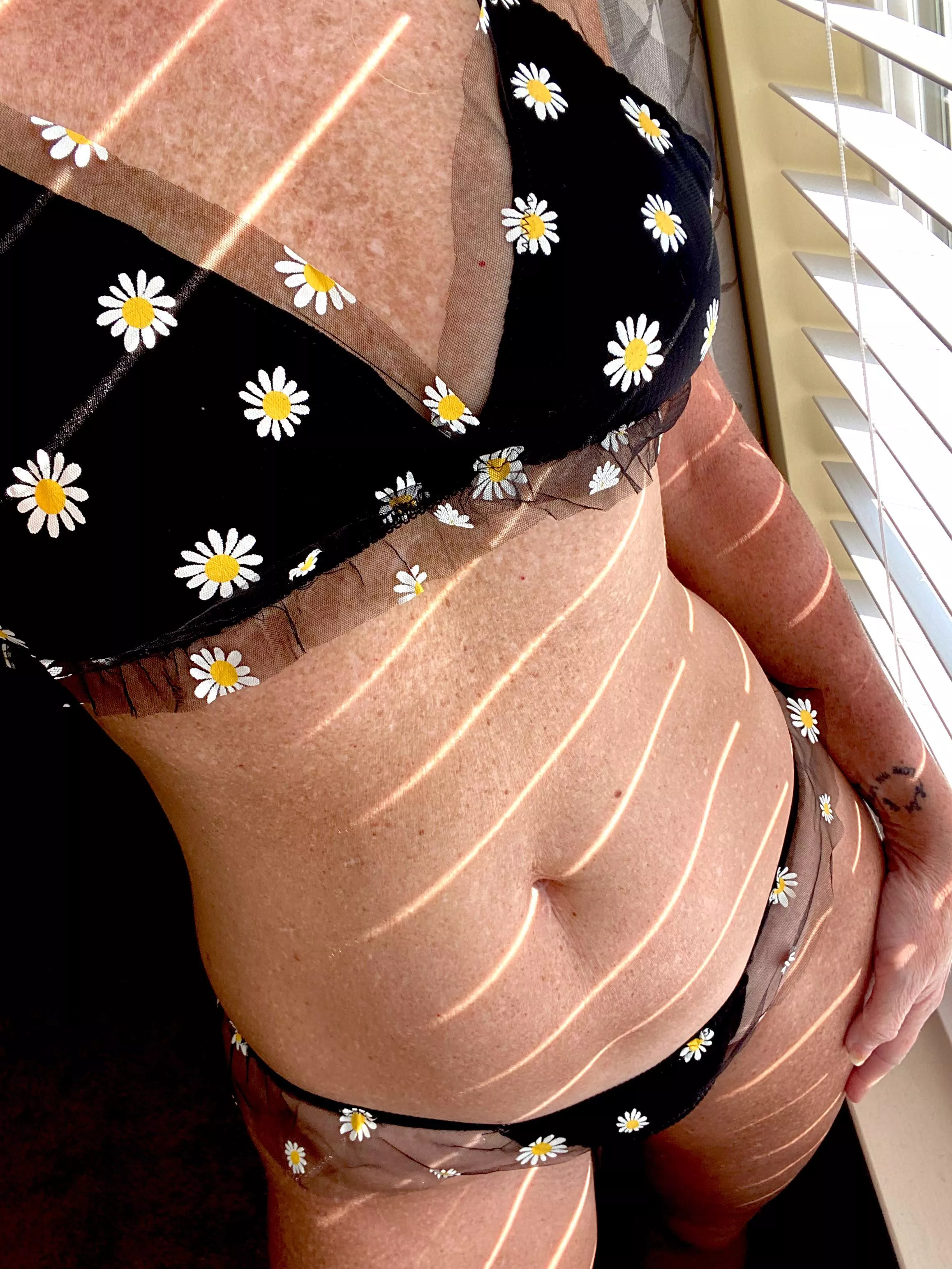 Smell the flowers [f]