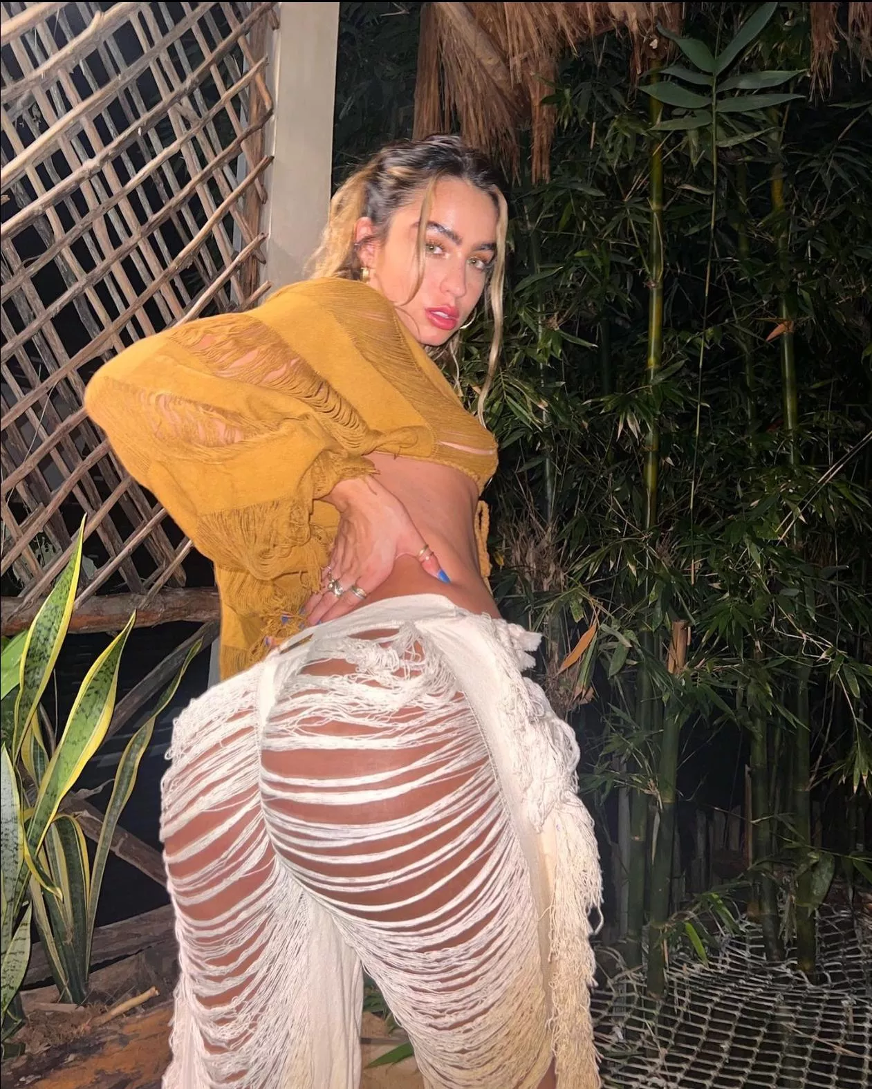 Sommer Ray's ass makes me want to worship her