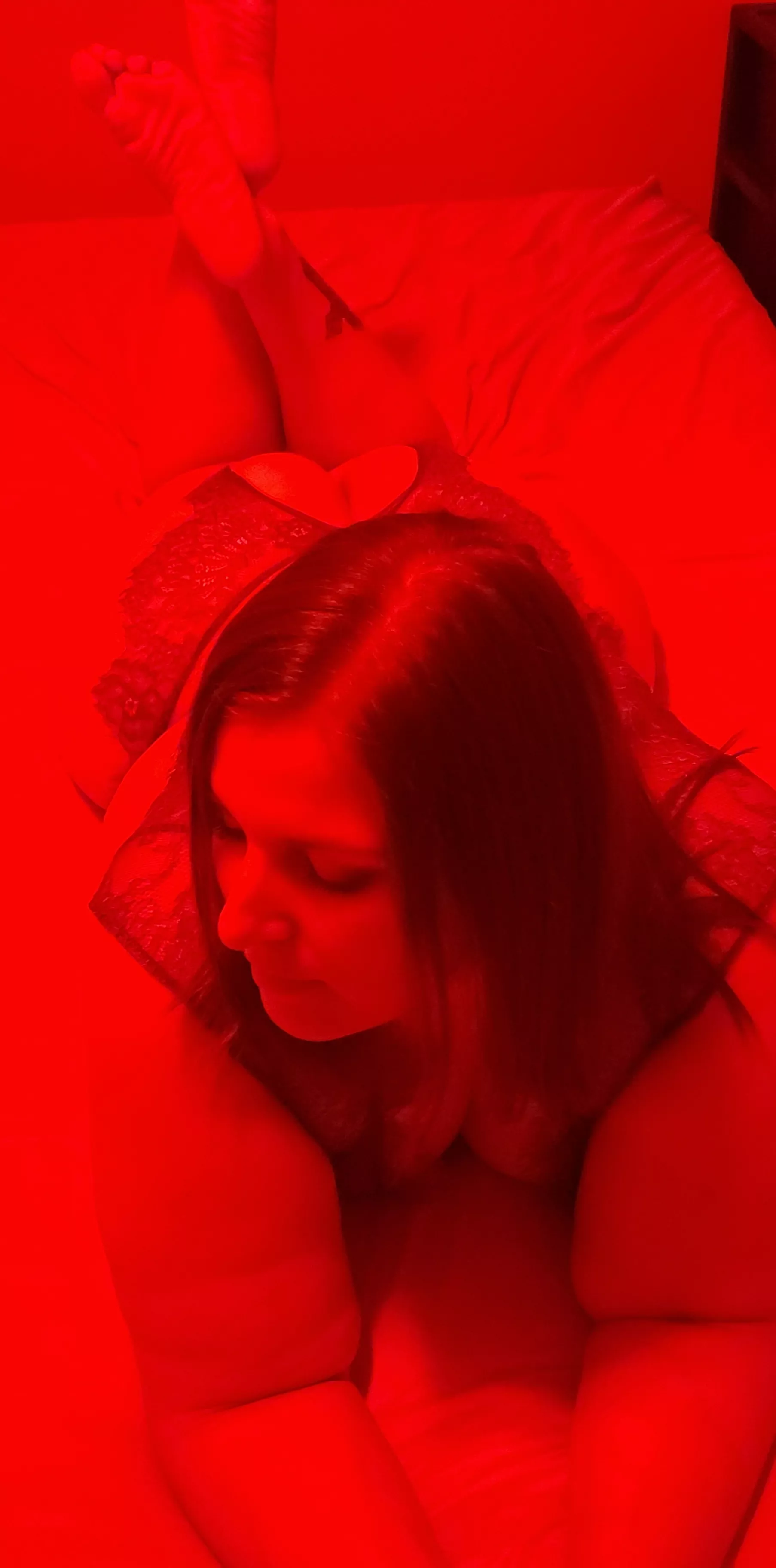 Do my red bedroom lights make this hotter?