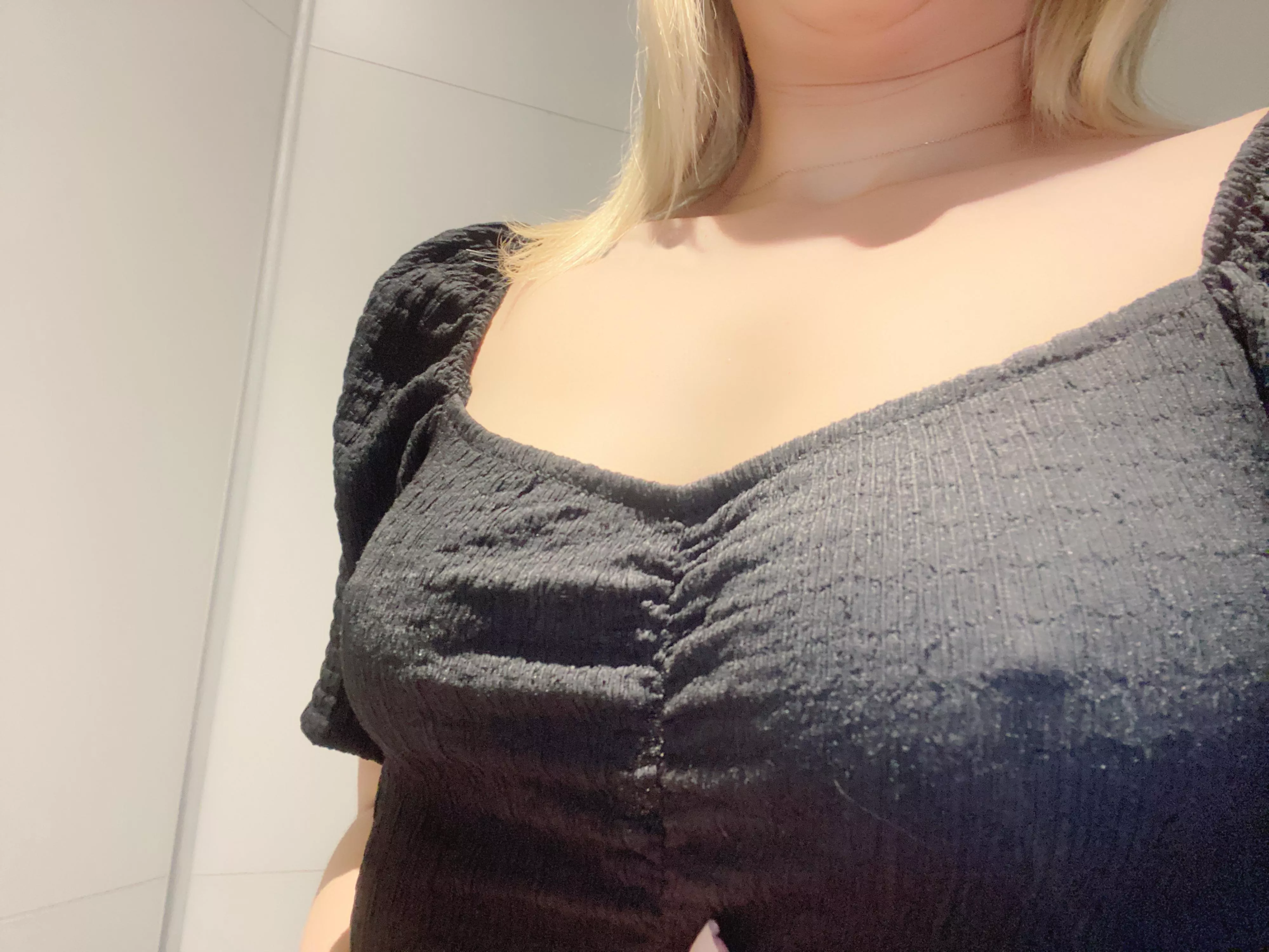 Love to work braless! ðŸ˜ˆ