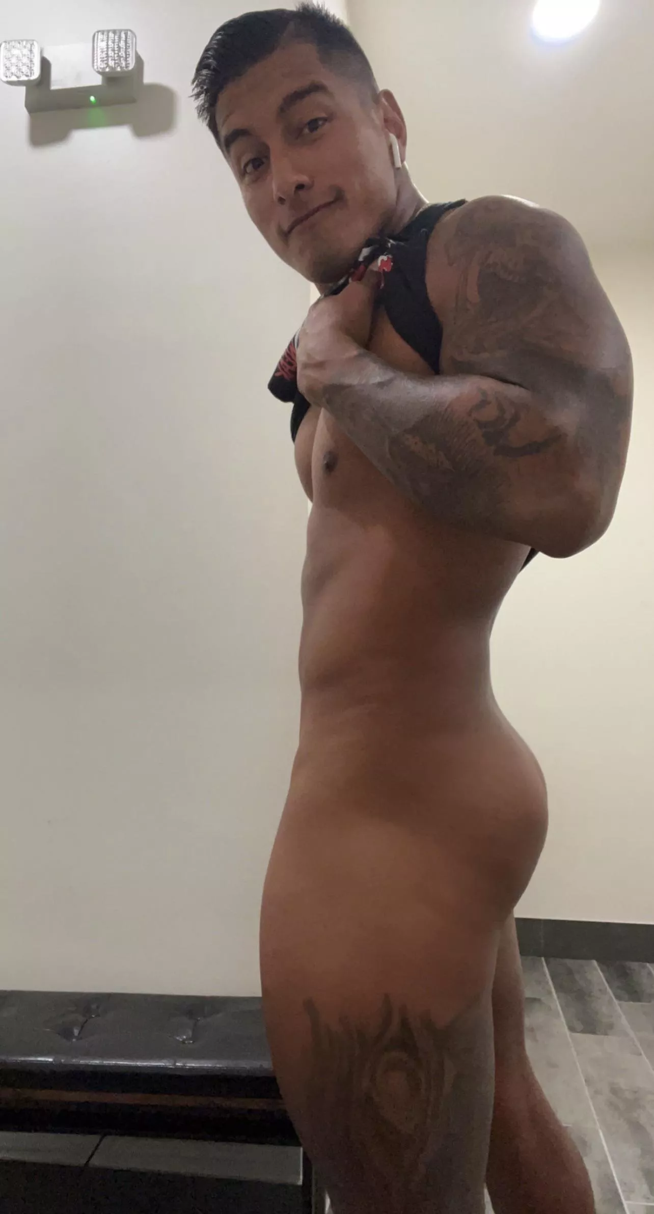 (M) post workout ab check