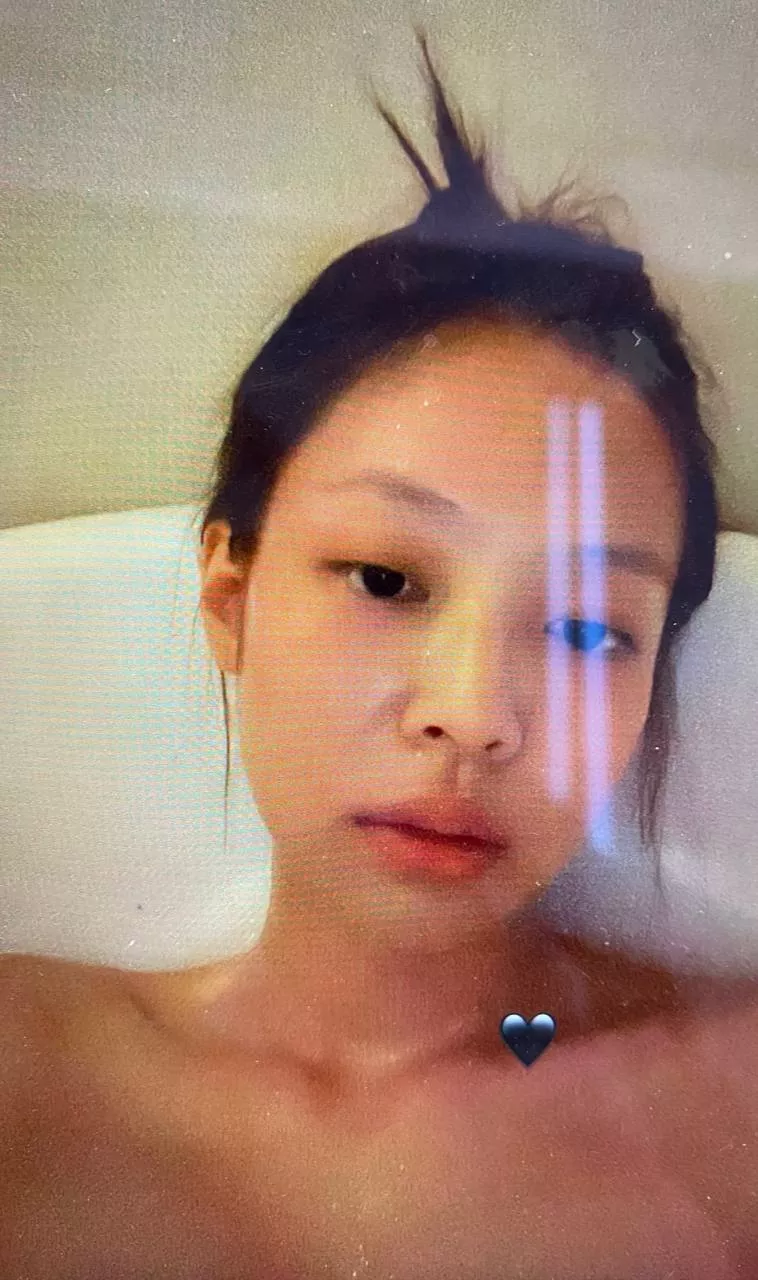 Blackpink - Jennie in bathtub