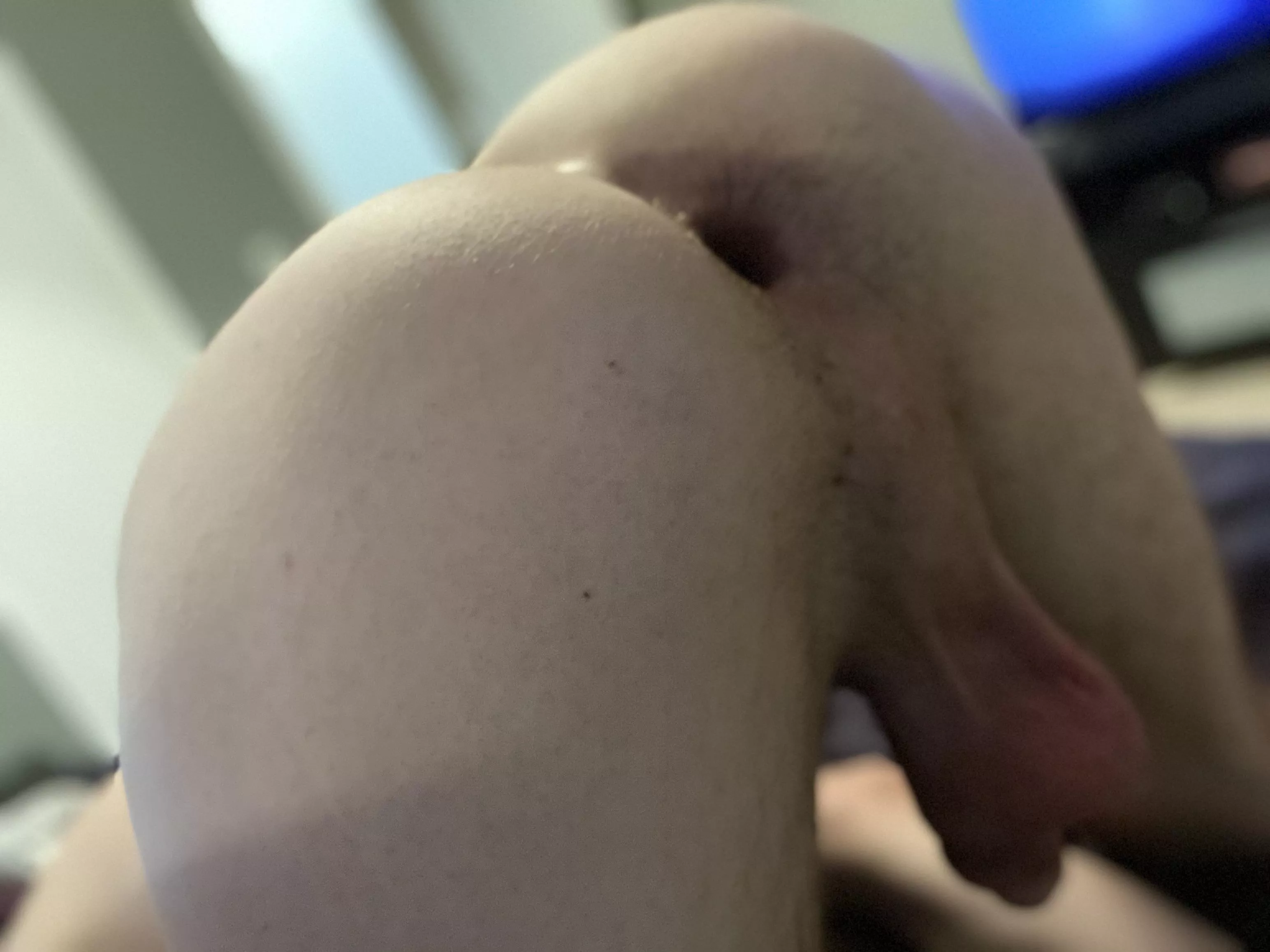 Could use a big cock in this hole 😈