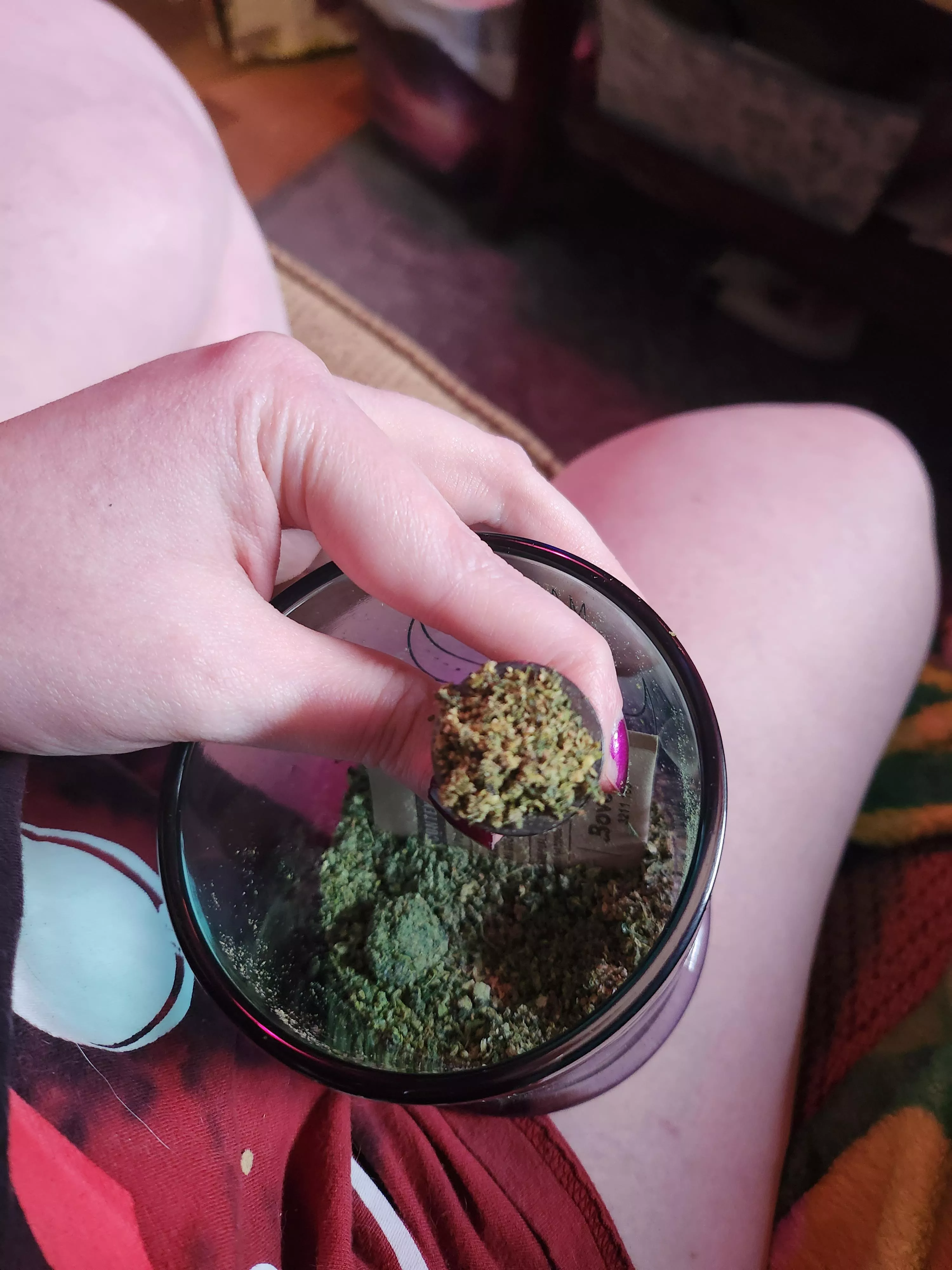 Just repacking my bowl anyone wanna lay in my lap while I smoke?