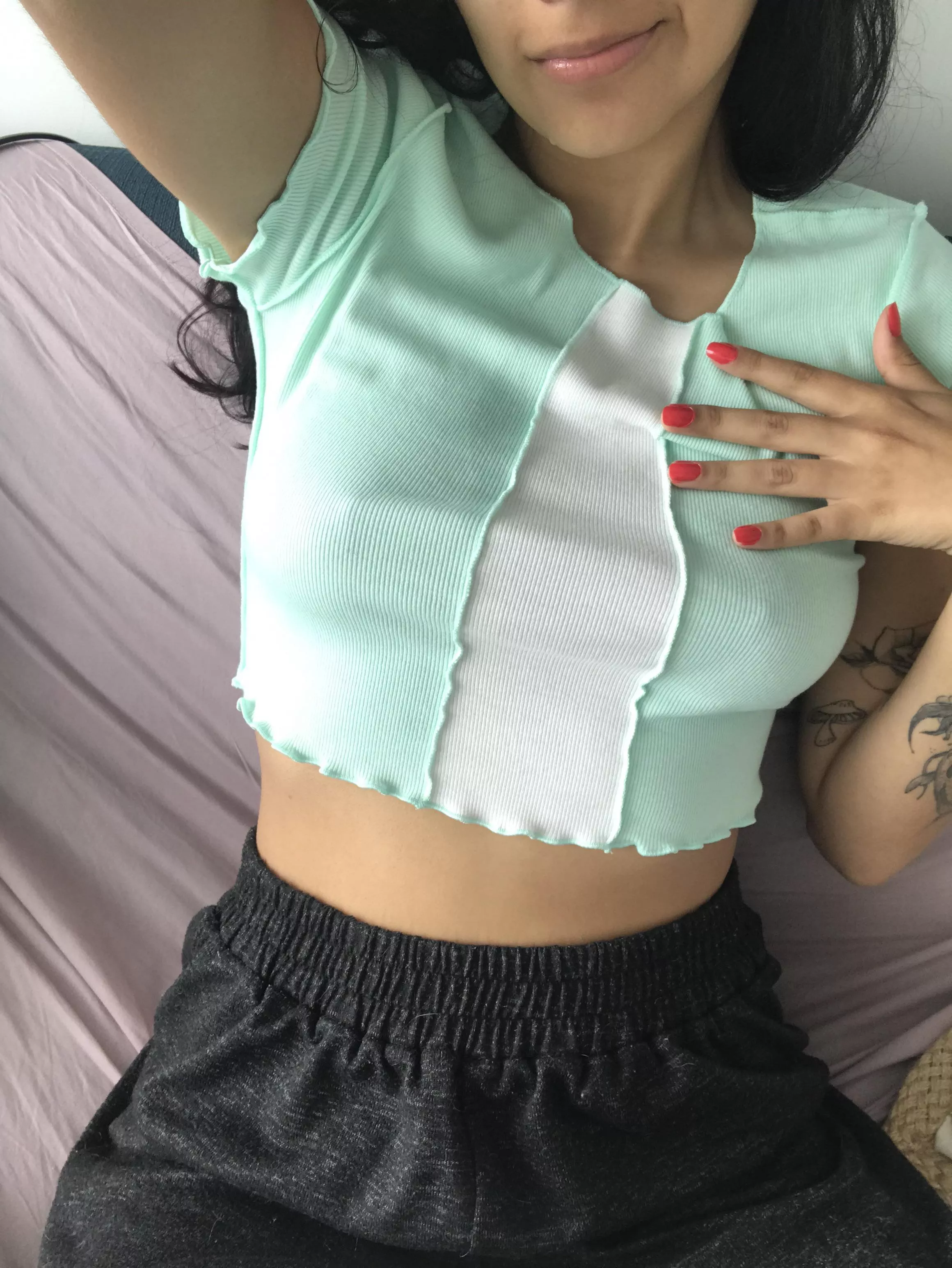 showing my nails and my new top ;)