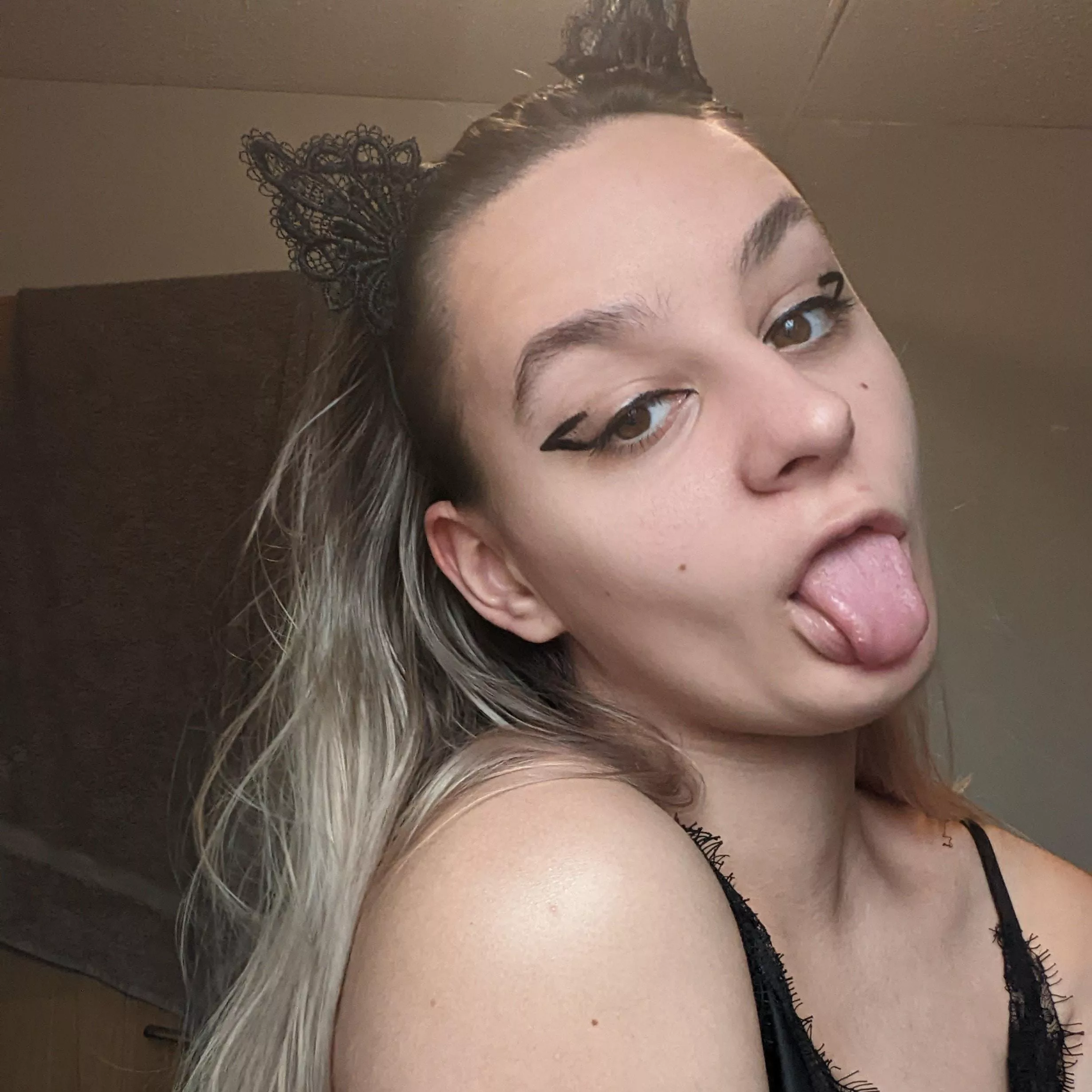 19 🦇 Goth pawg catgirl 🦇 link in comments 🦇