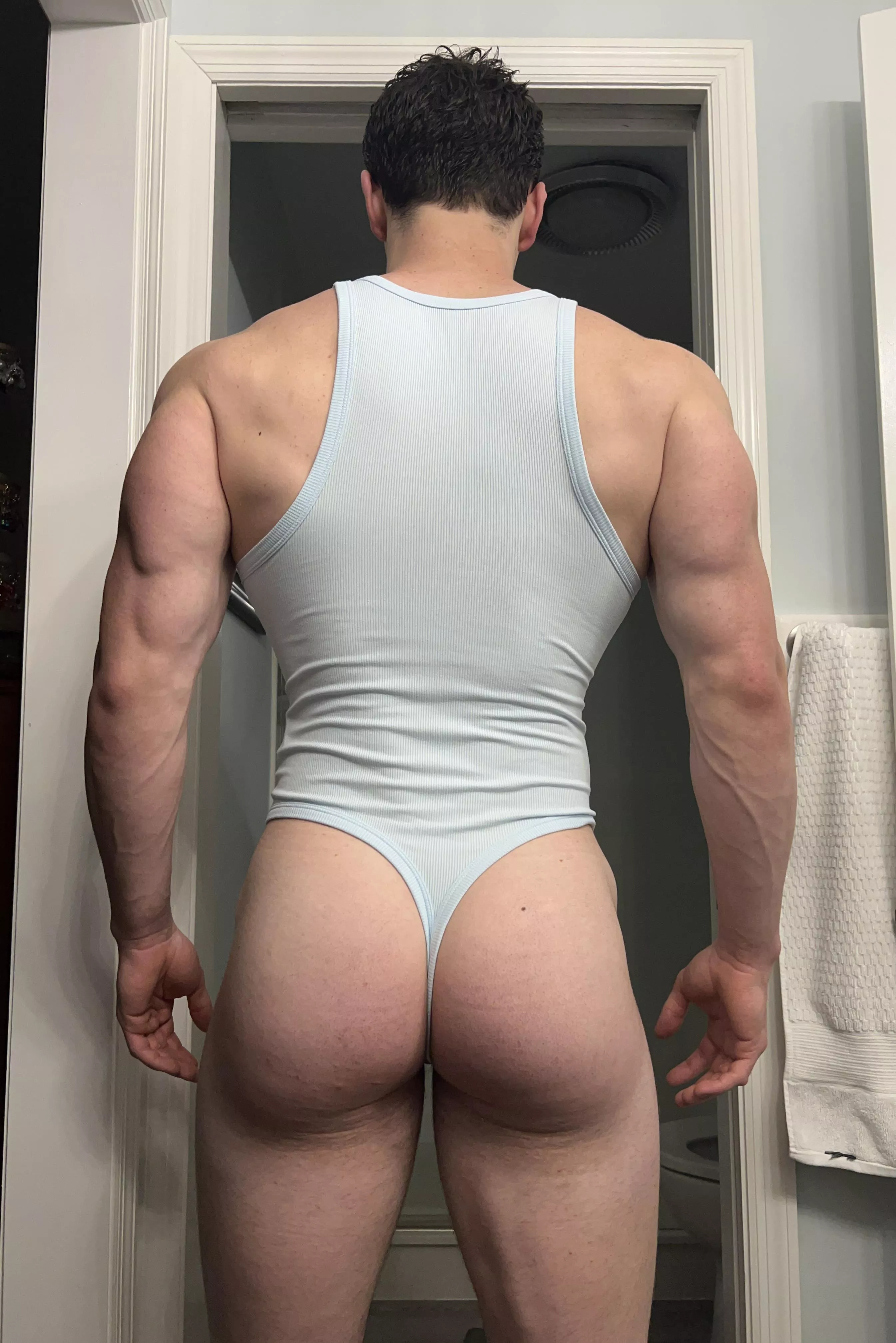 [25] bro with a lot of ass