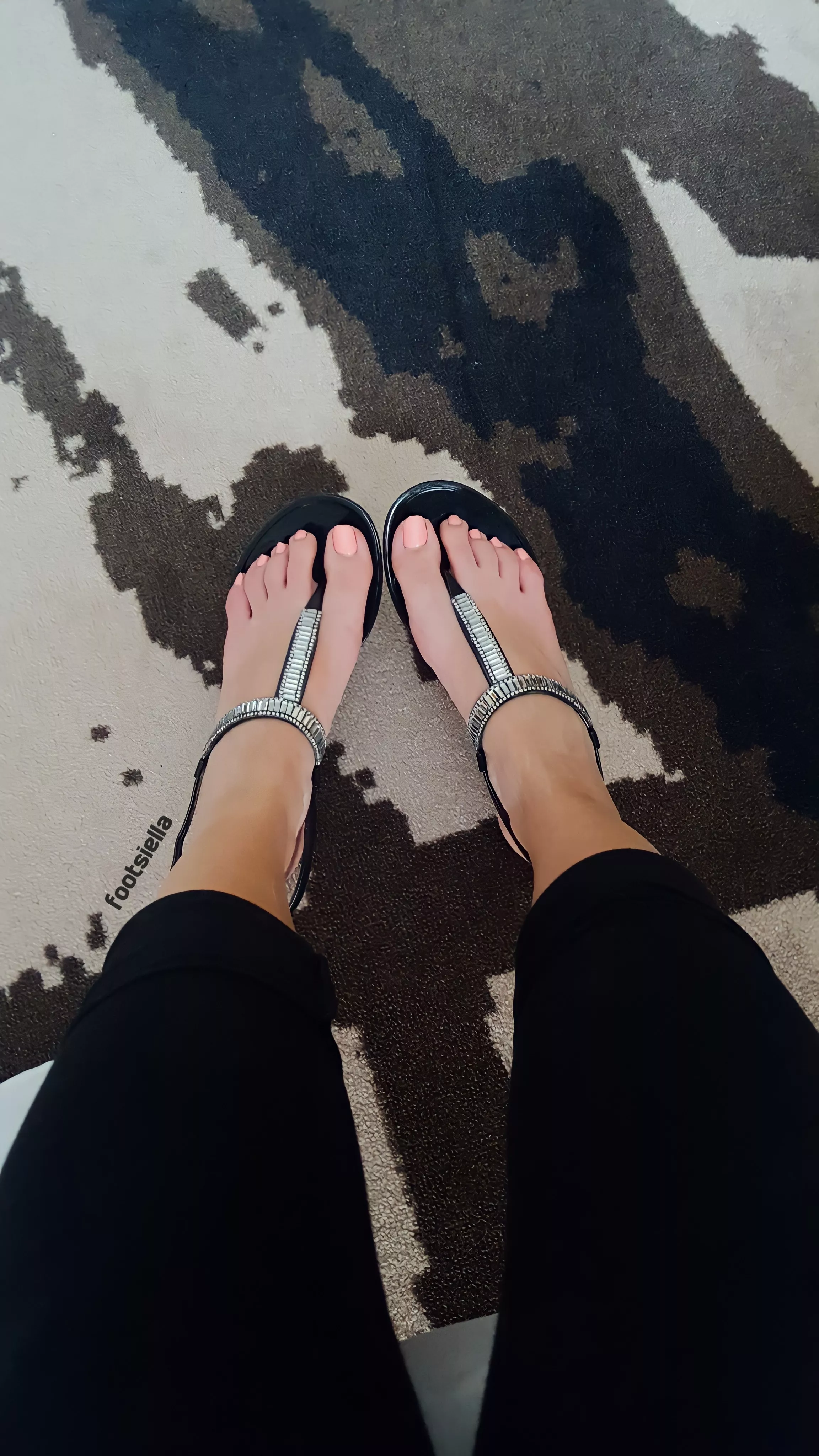 any sandal lovers around? what do you think of my pink toes in these sandals ?