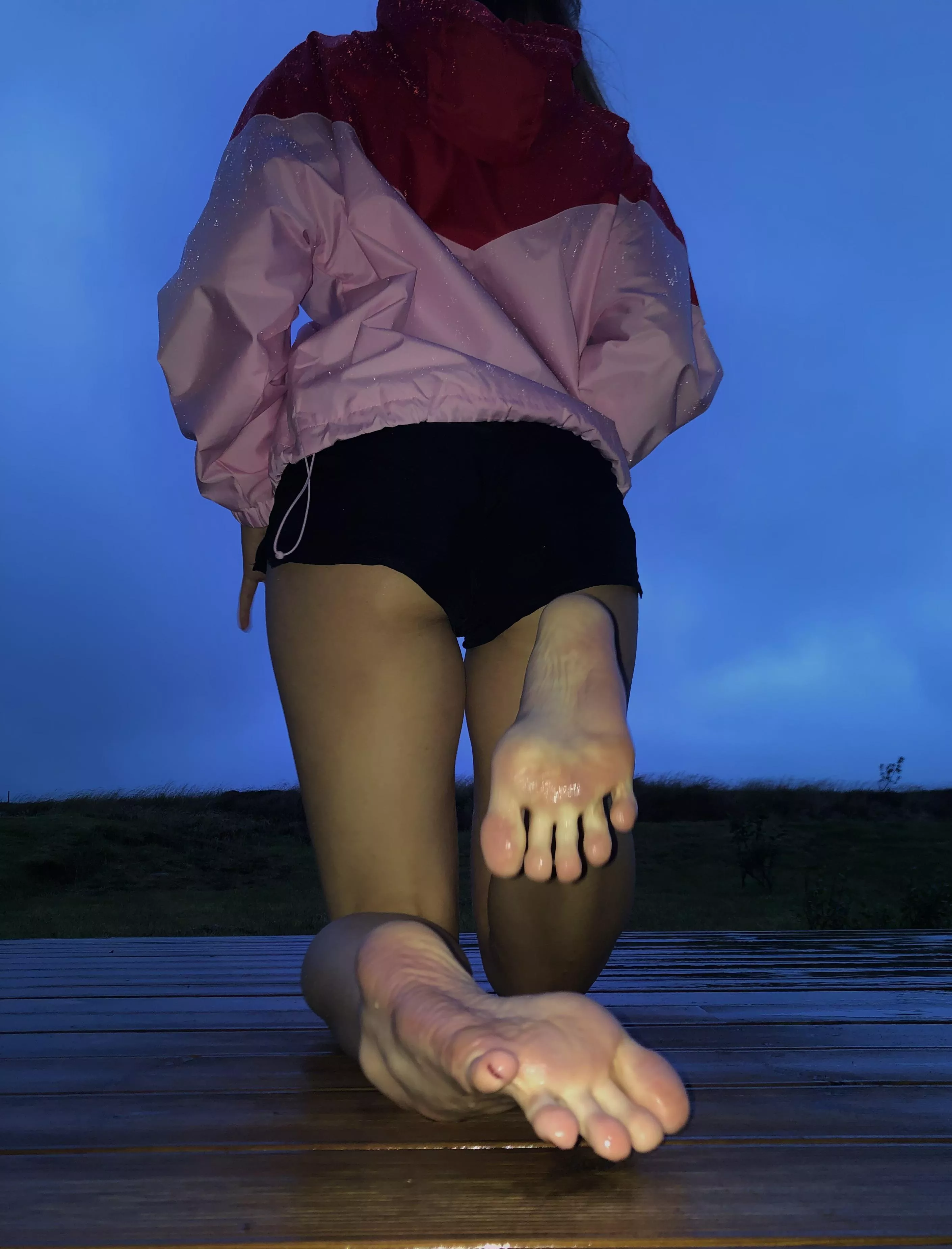 Rainy feet :3