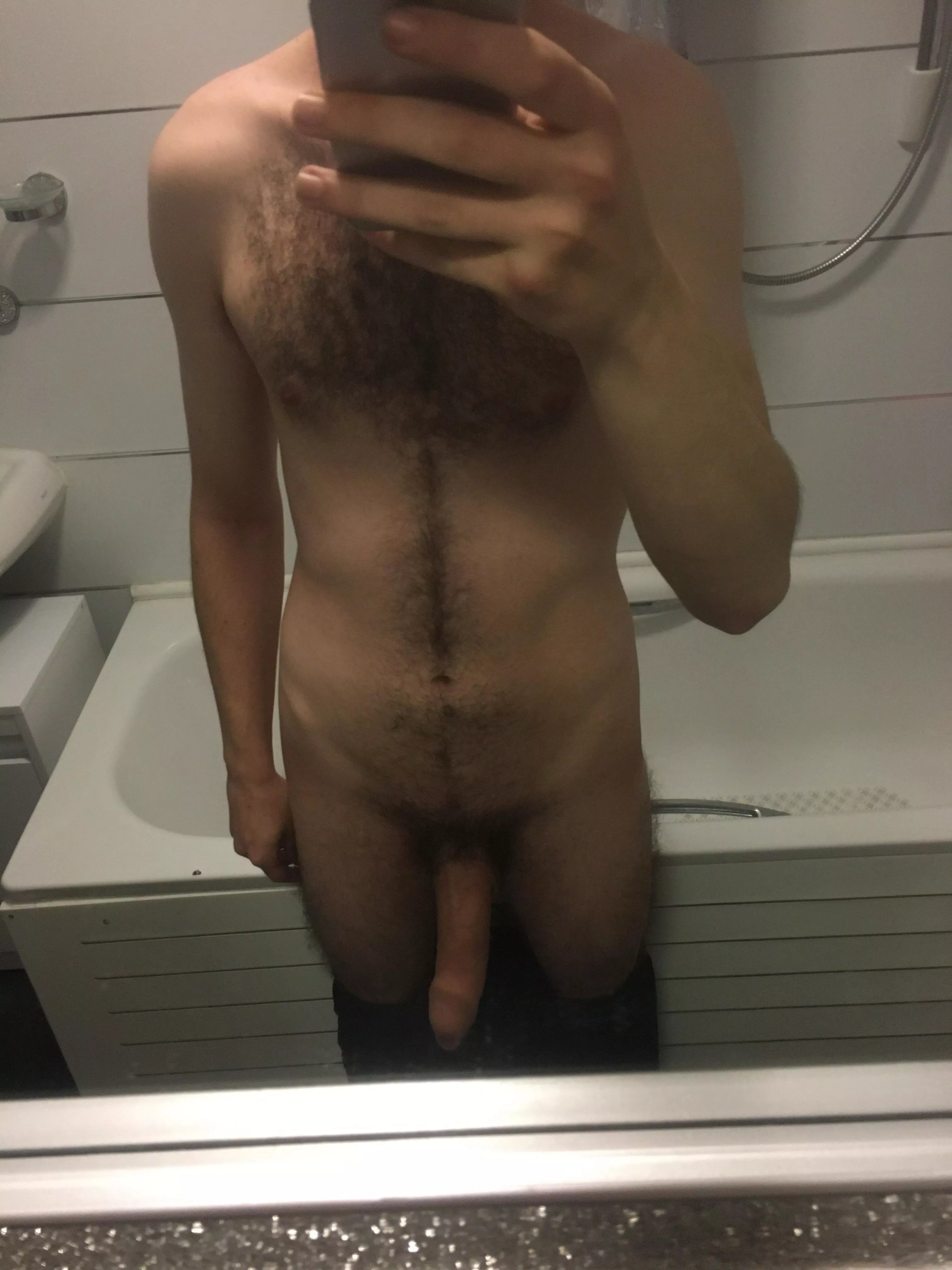 (25, 121, 5â€™10)