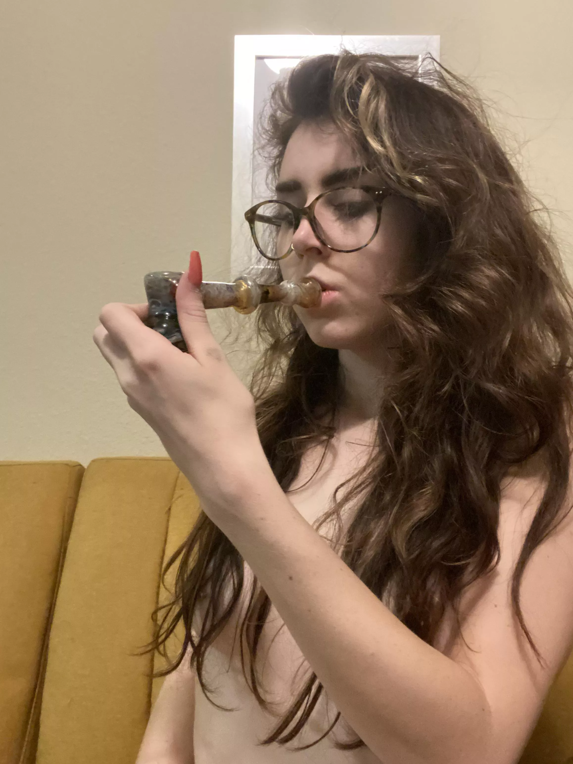 Can I be your hot stoner gf?