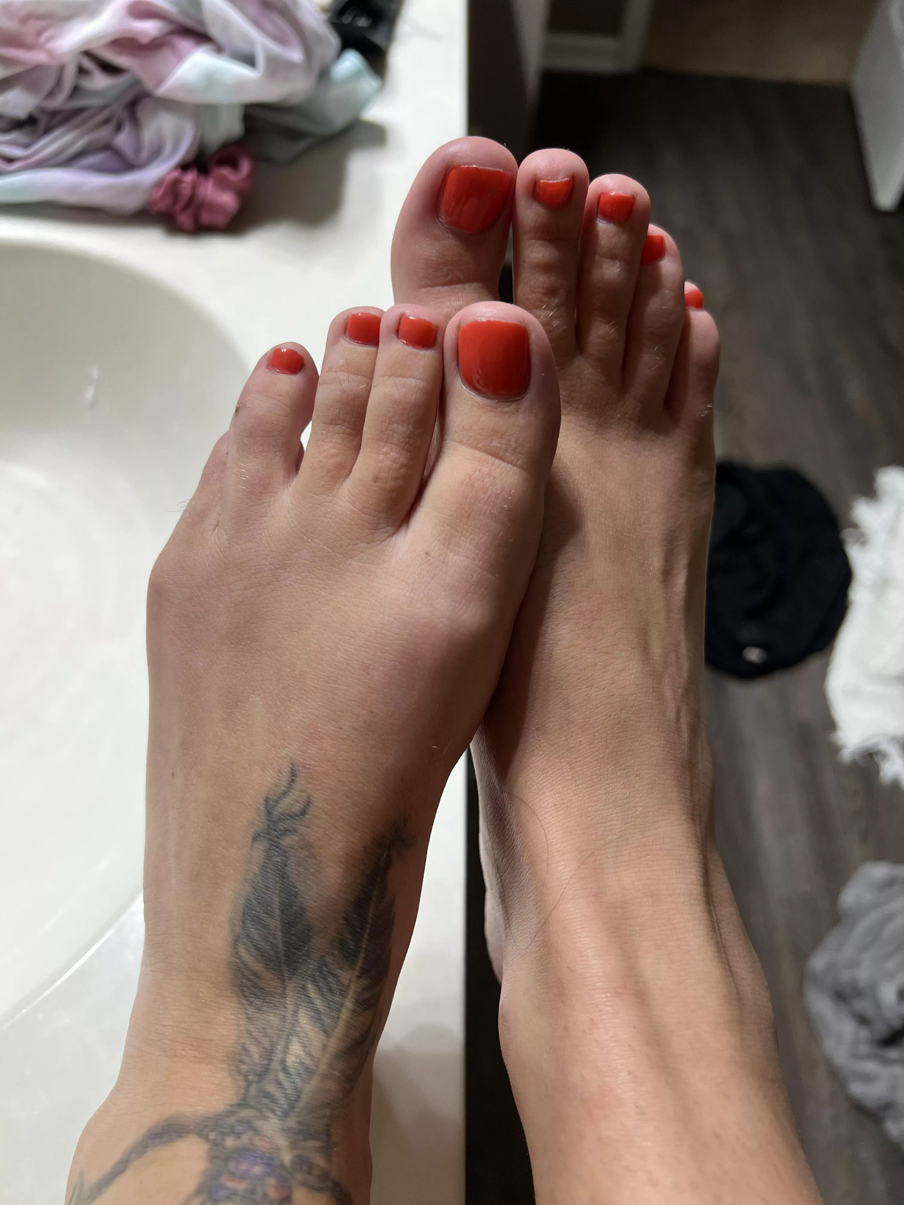 Coat my feet with your cum