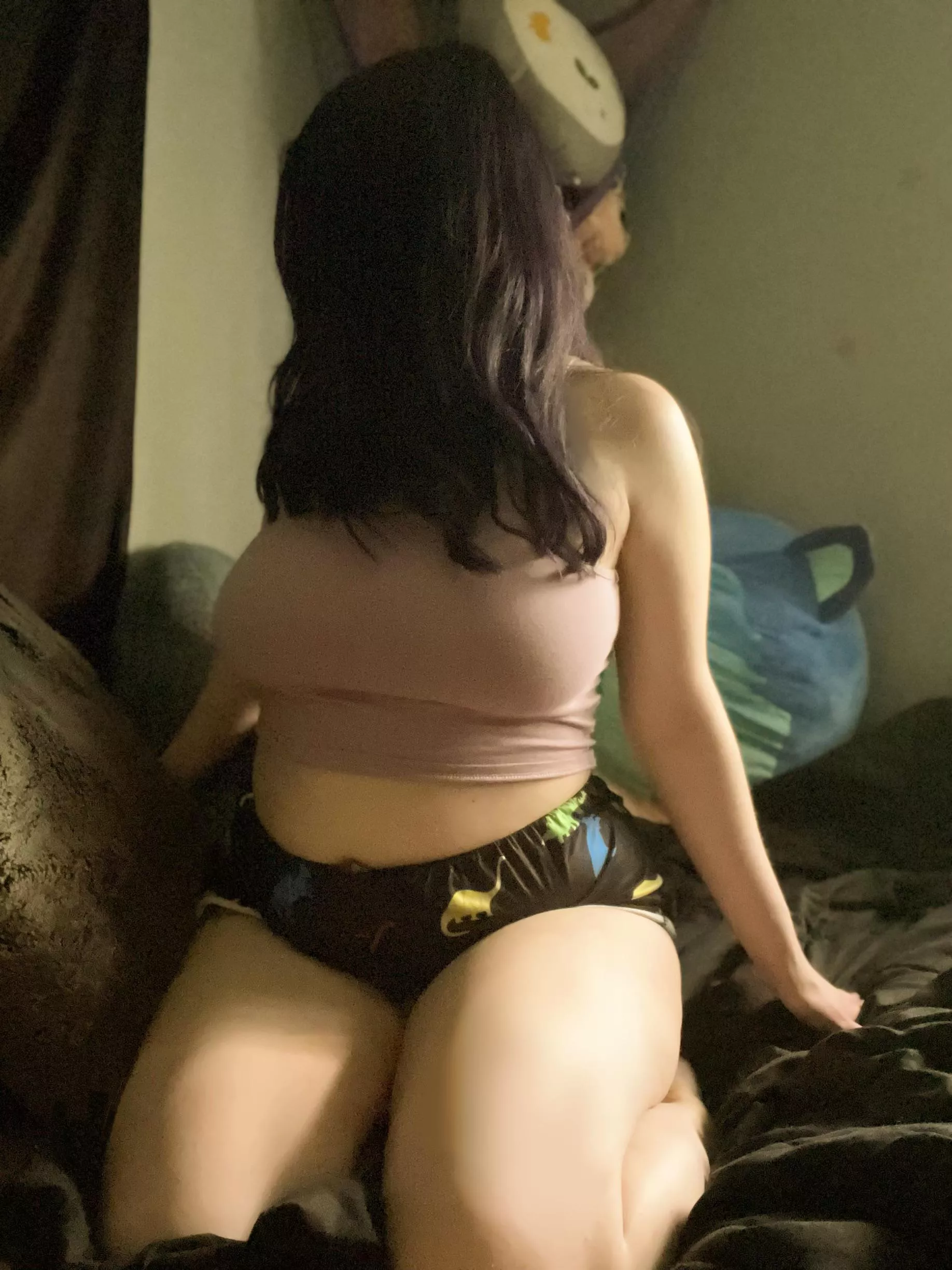 (F)eeling cute in my dinosaur shorts 💖🦕