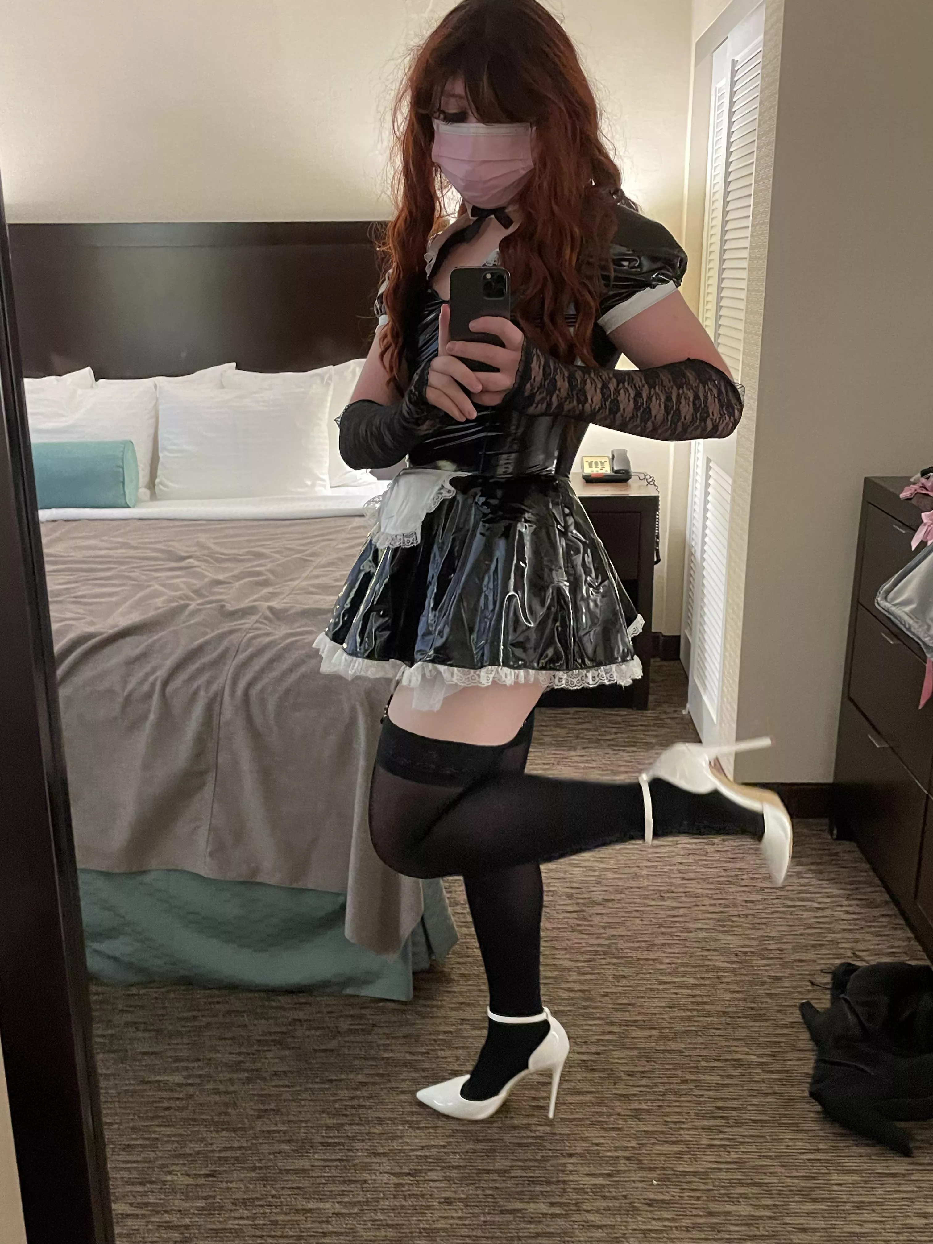 Raise your hand 🙋🏼‍♀️ if you want a femboy maid 🥰