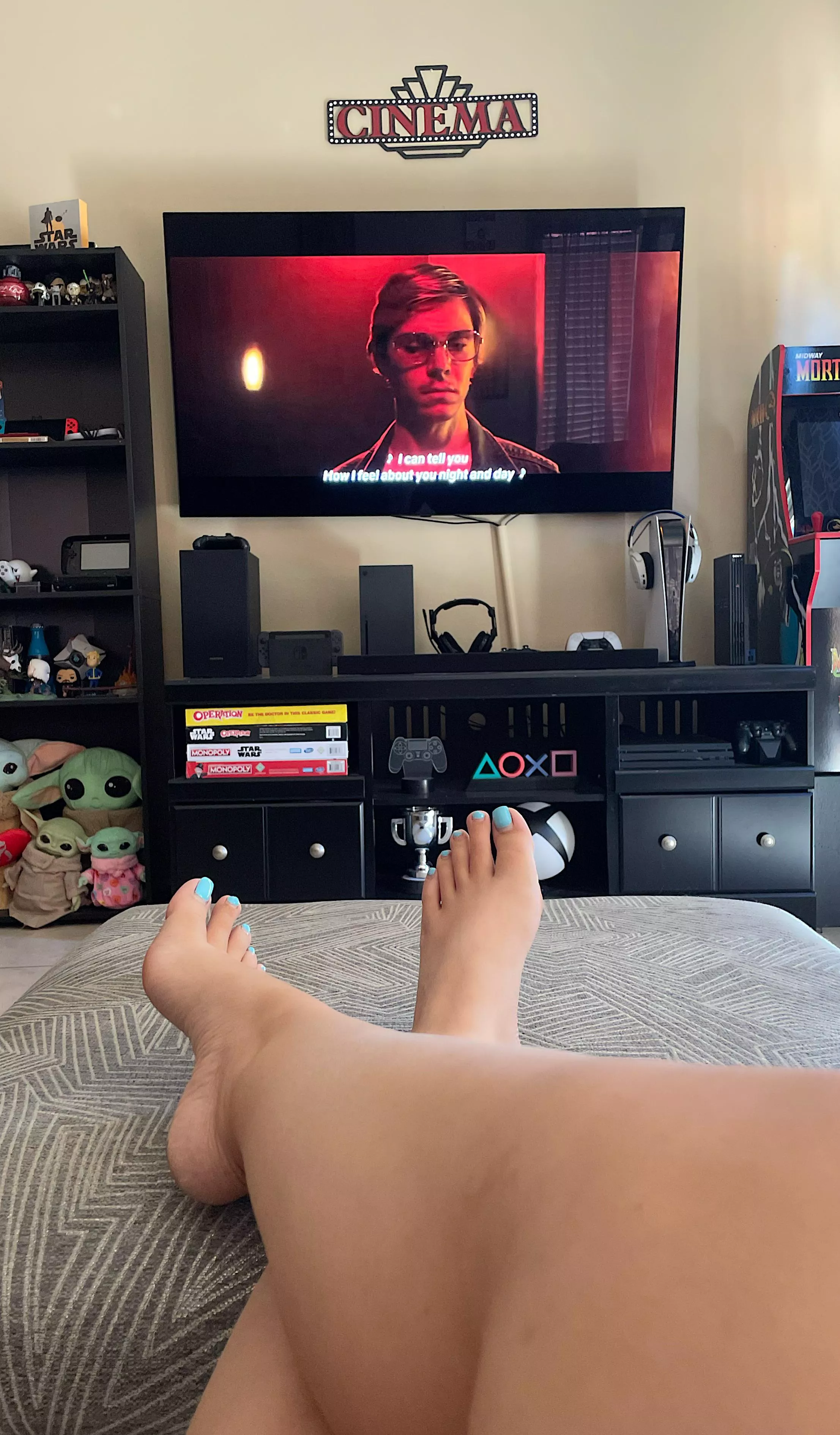 Netflix & rub my feet?ðŸ–¤