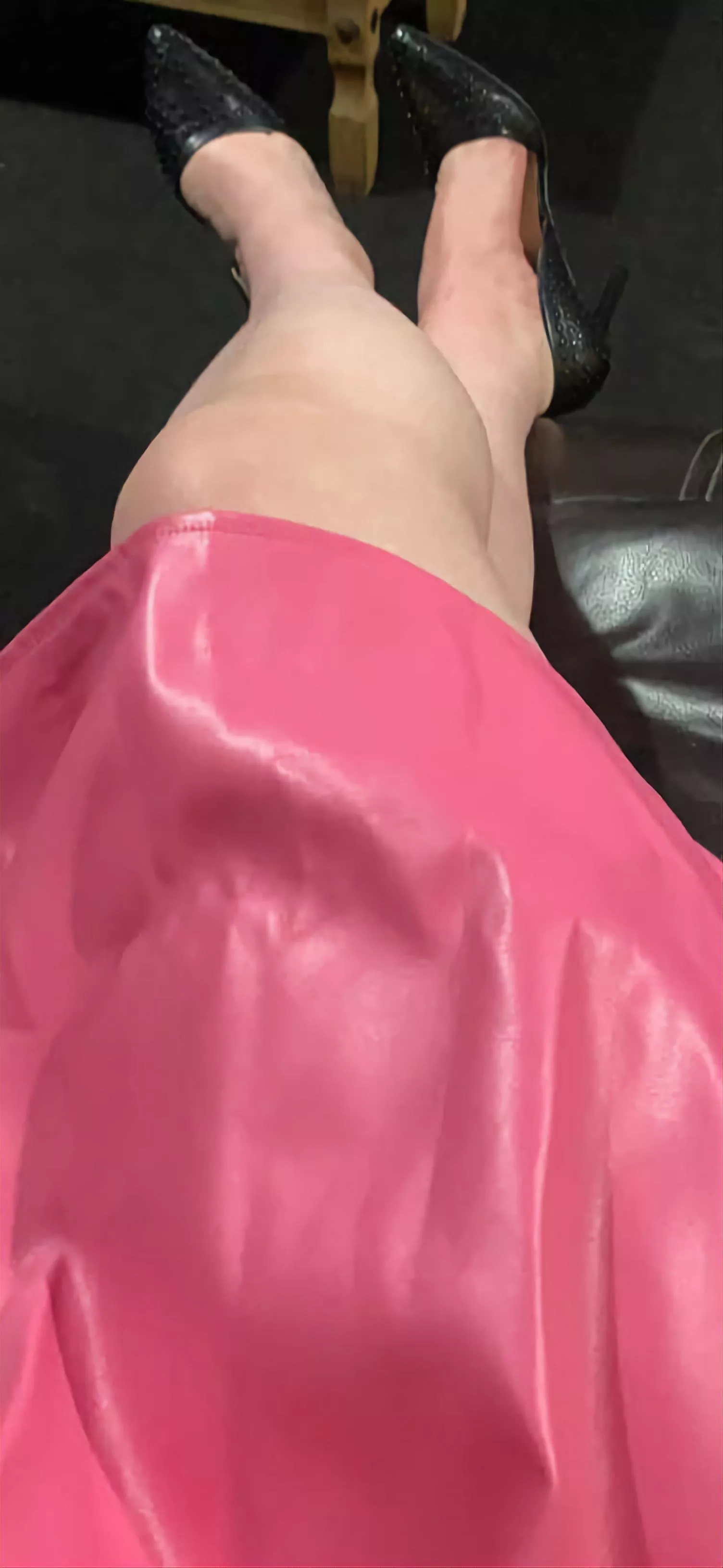 Pink skirt with pointy heels