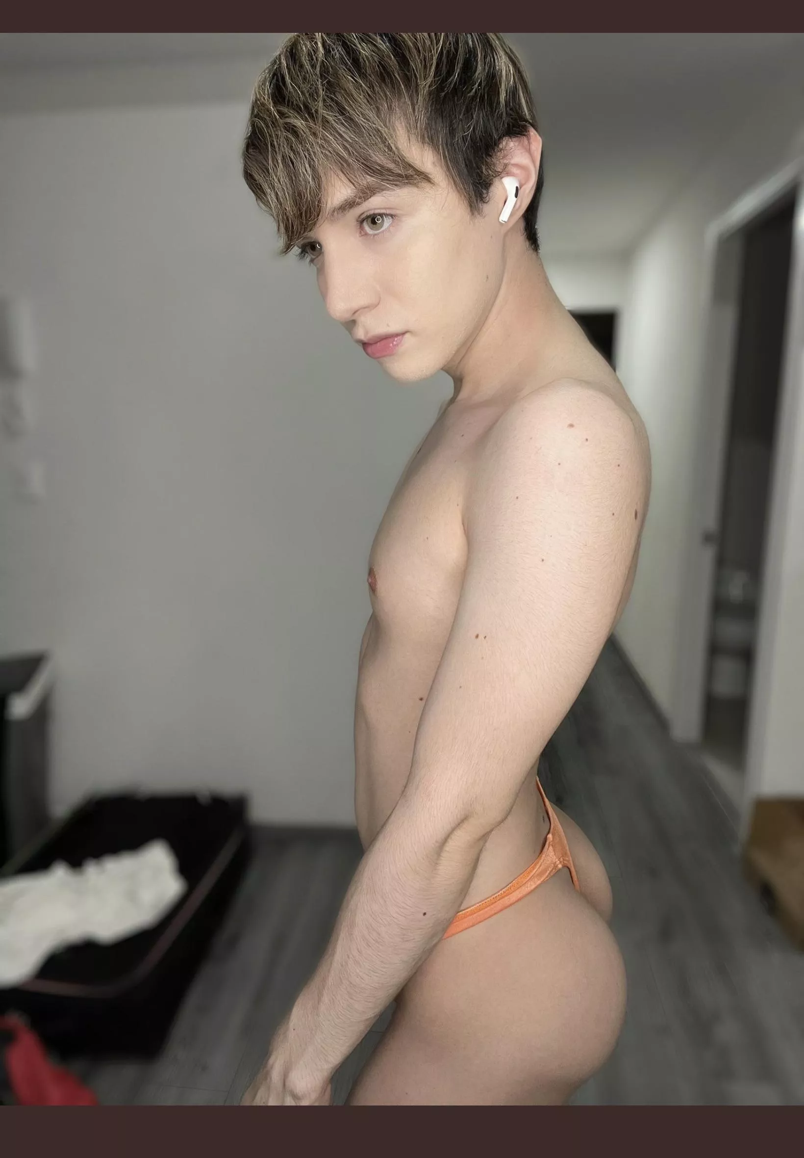 Sexy twink, thebeachboyy 🤩