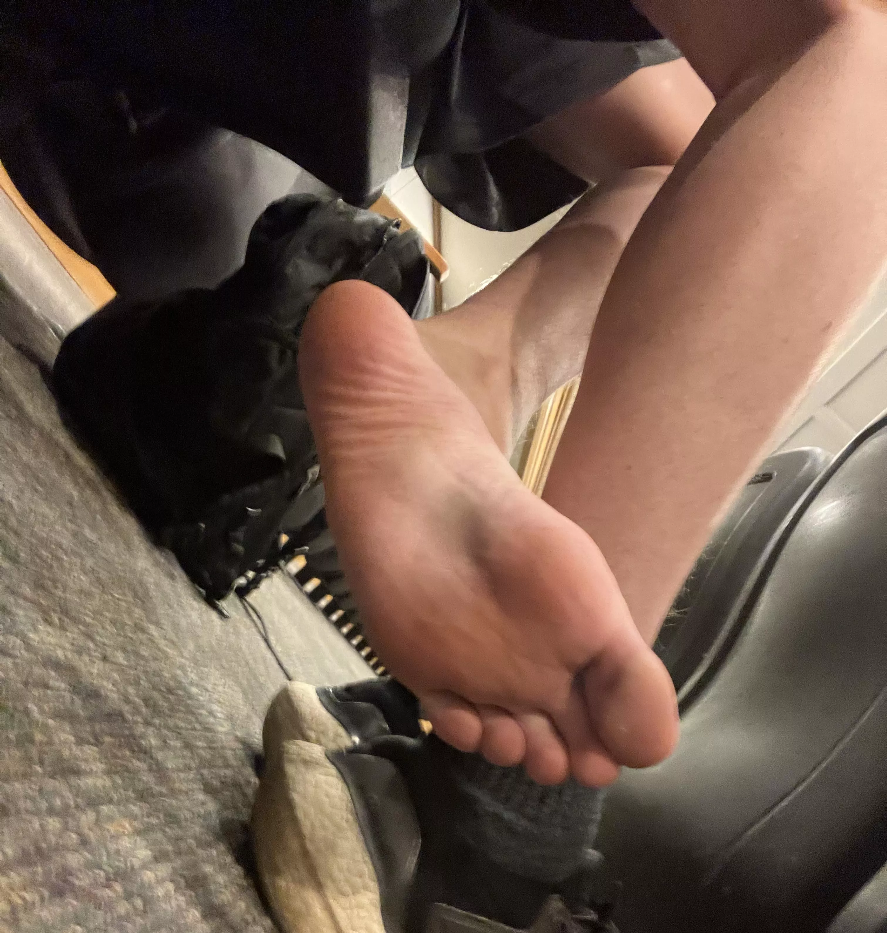 Snuck some quick pictures of my twink feet during my lecture [20]