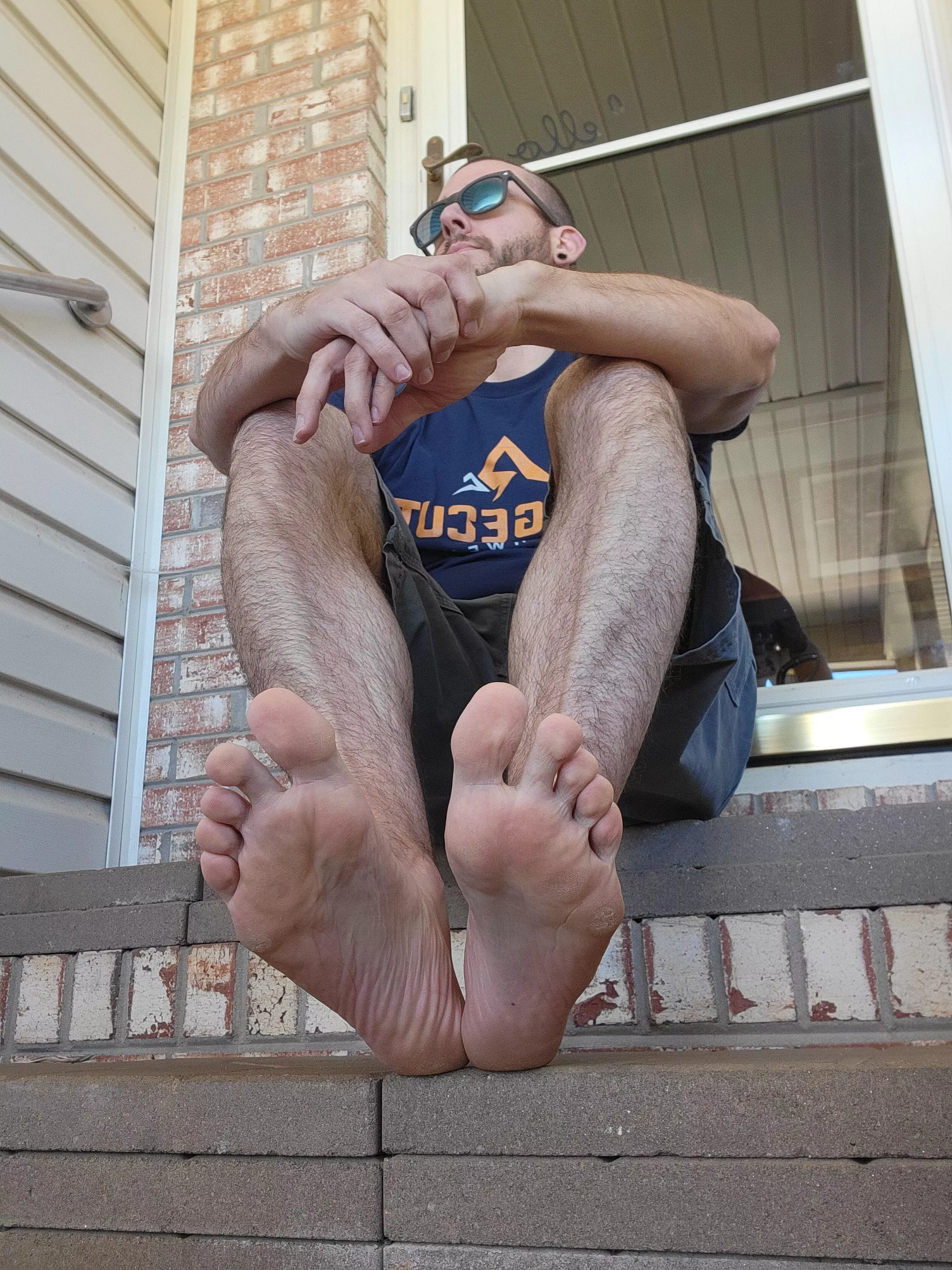 Such a nice day out to have your feet worshipped.