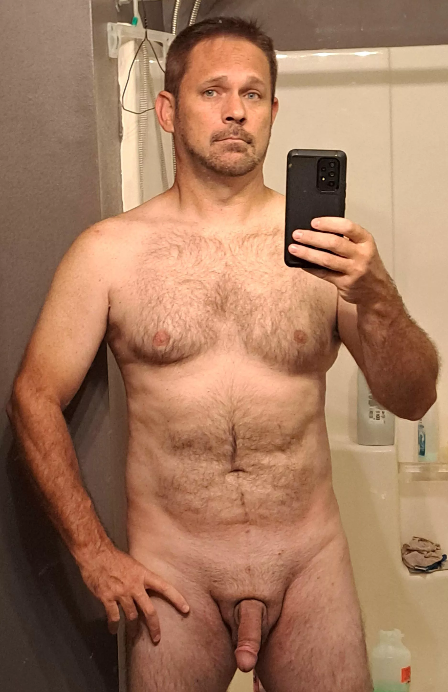 [44] 6'0 207lbs