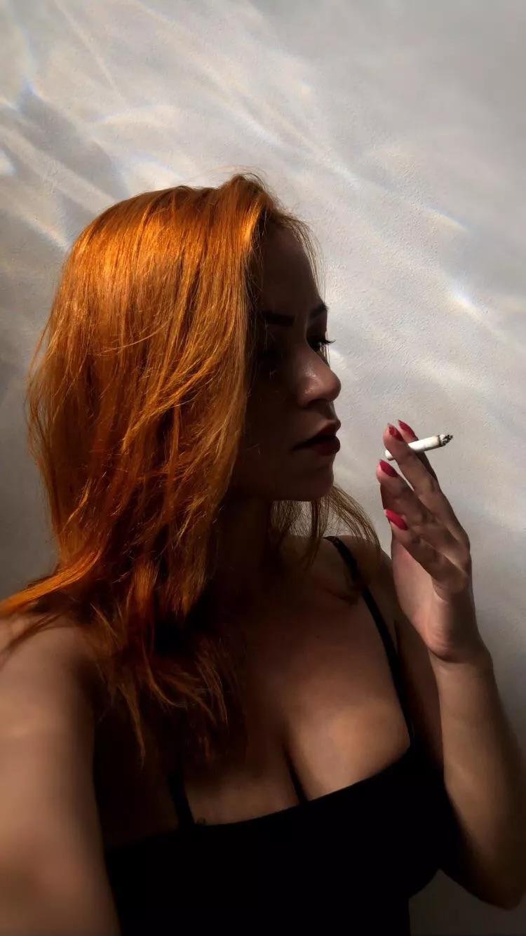 G Morning! what do you think about smoking a cigarette with me to start the day right? ❤️