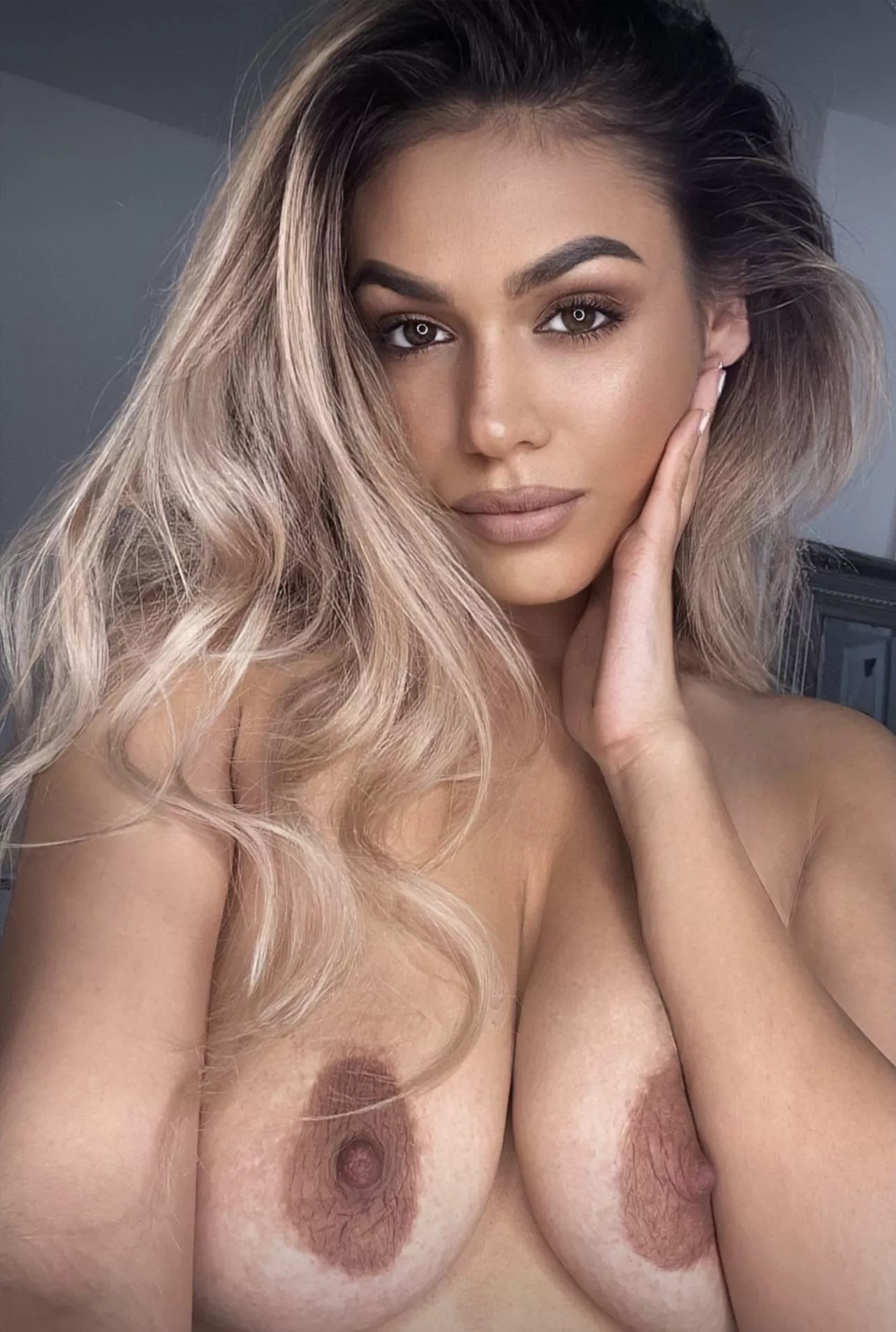 Serving face and tits