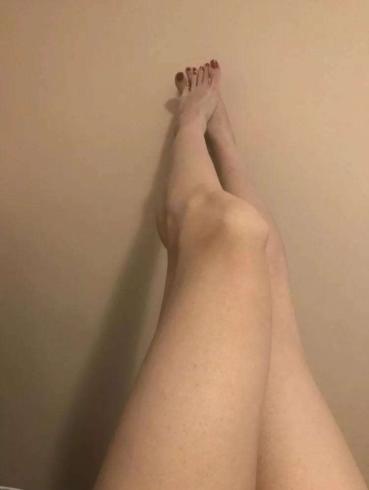 Suck my toes please! 🥵