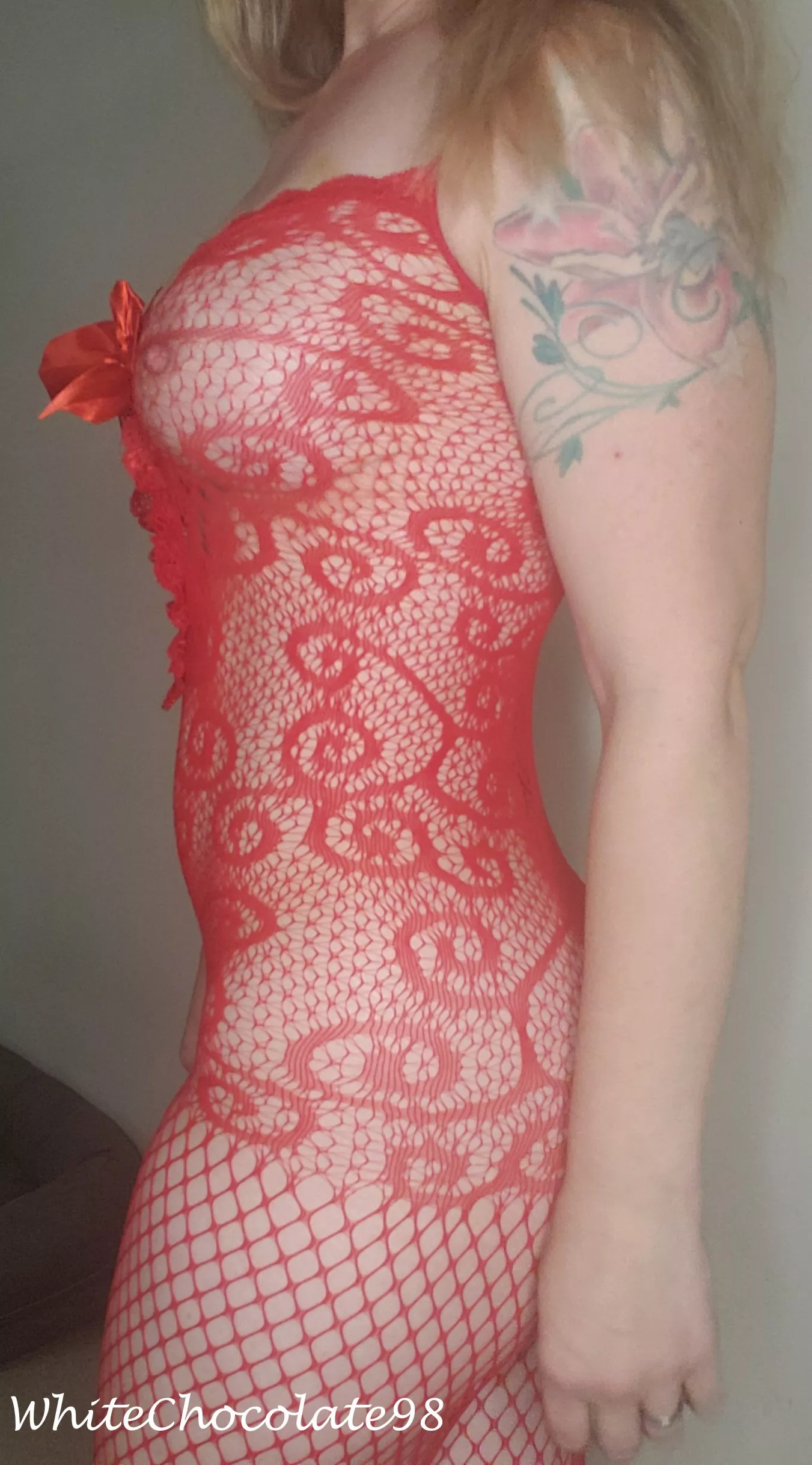 This 40yo still loves to dress sexy